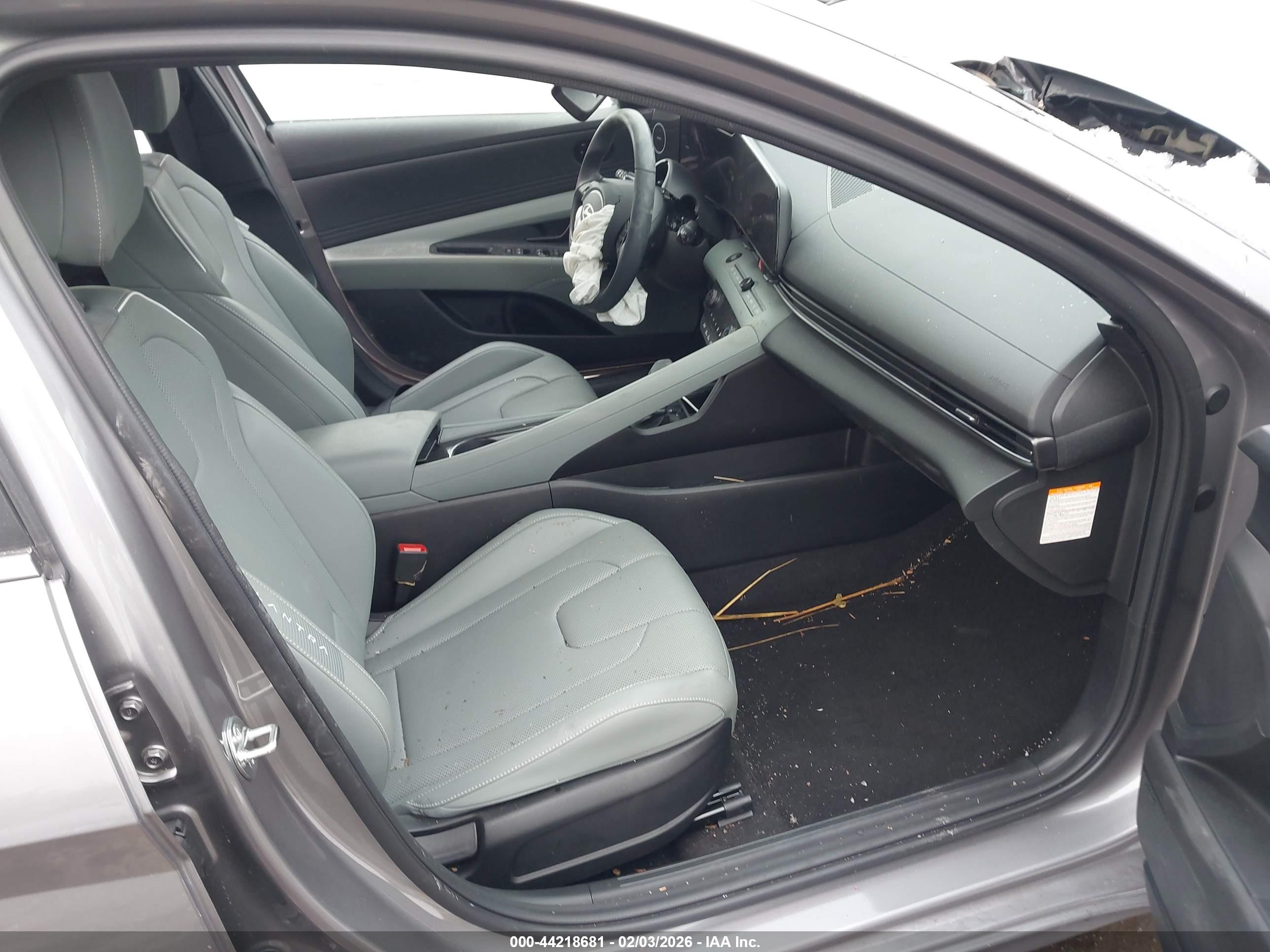 HYUNDAI ELANTRA image 5