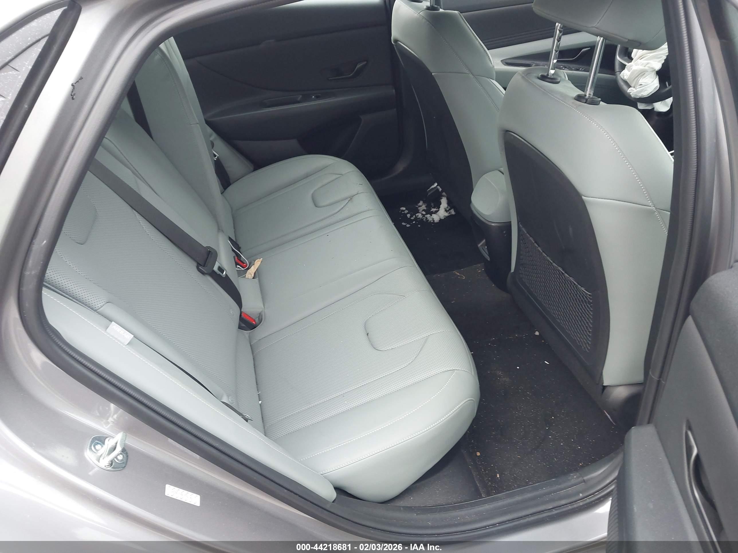 HYUNDAI ELANTRA image 8