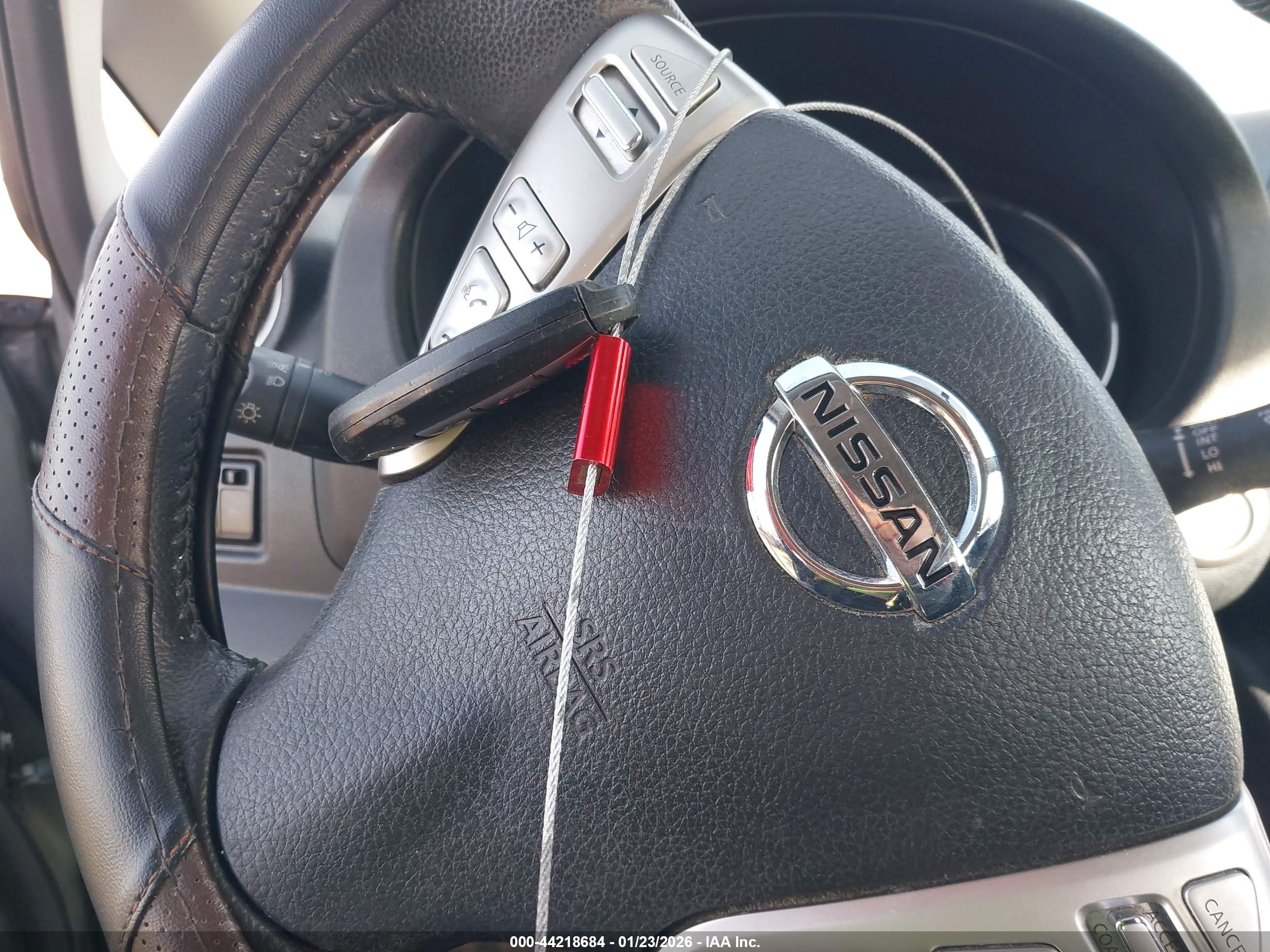 NISSAN VERSA image 11
