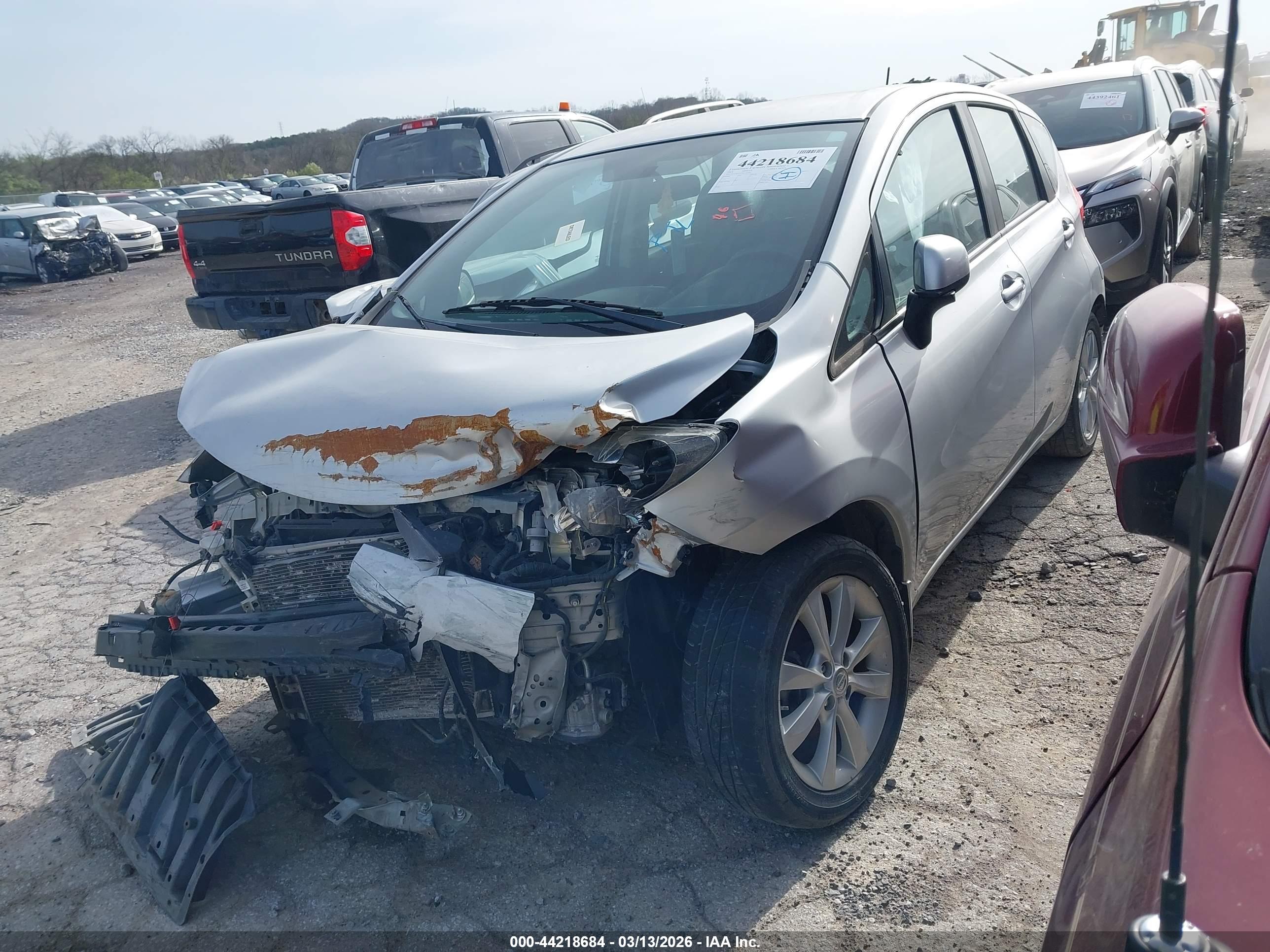 NISSAN VERSA image 2