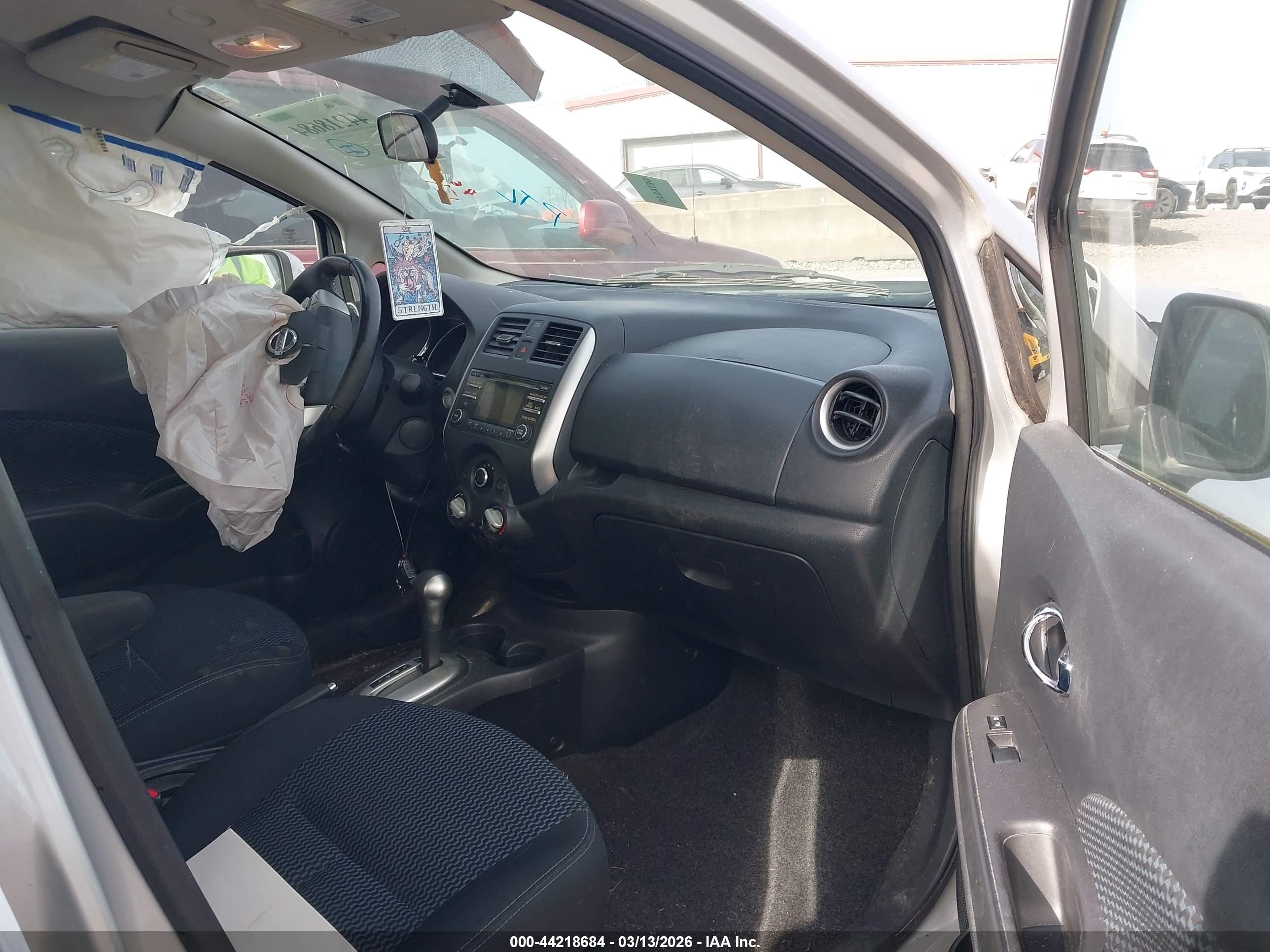 NISSAN VERSA image 5