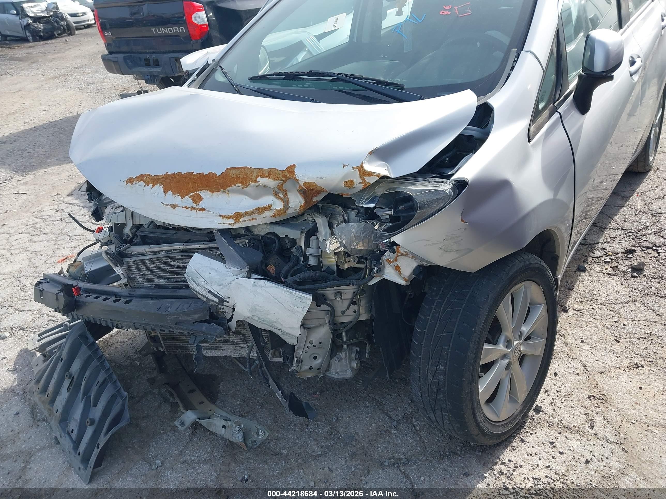 NISSAN VERSA image 6