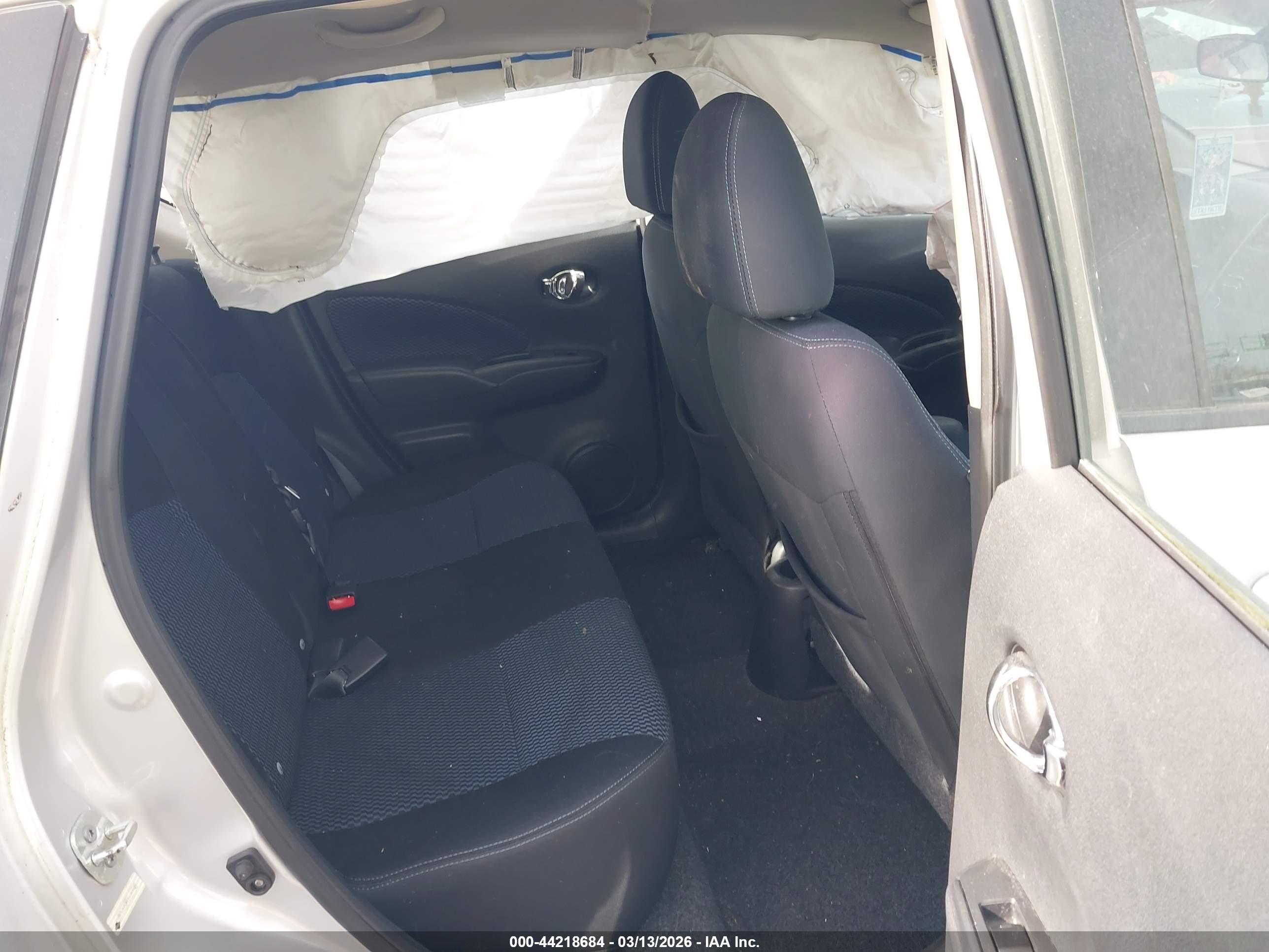 NISSAN VERSA image 8