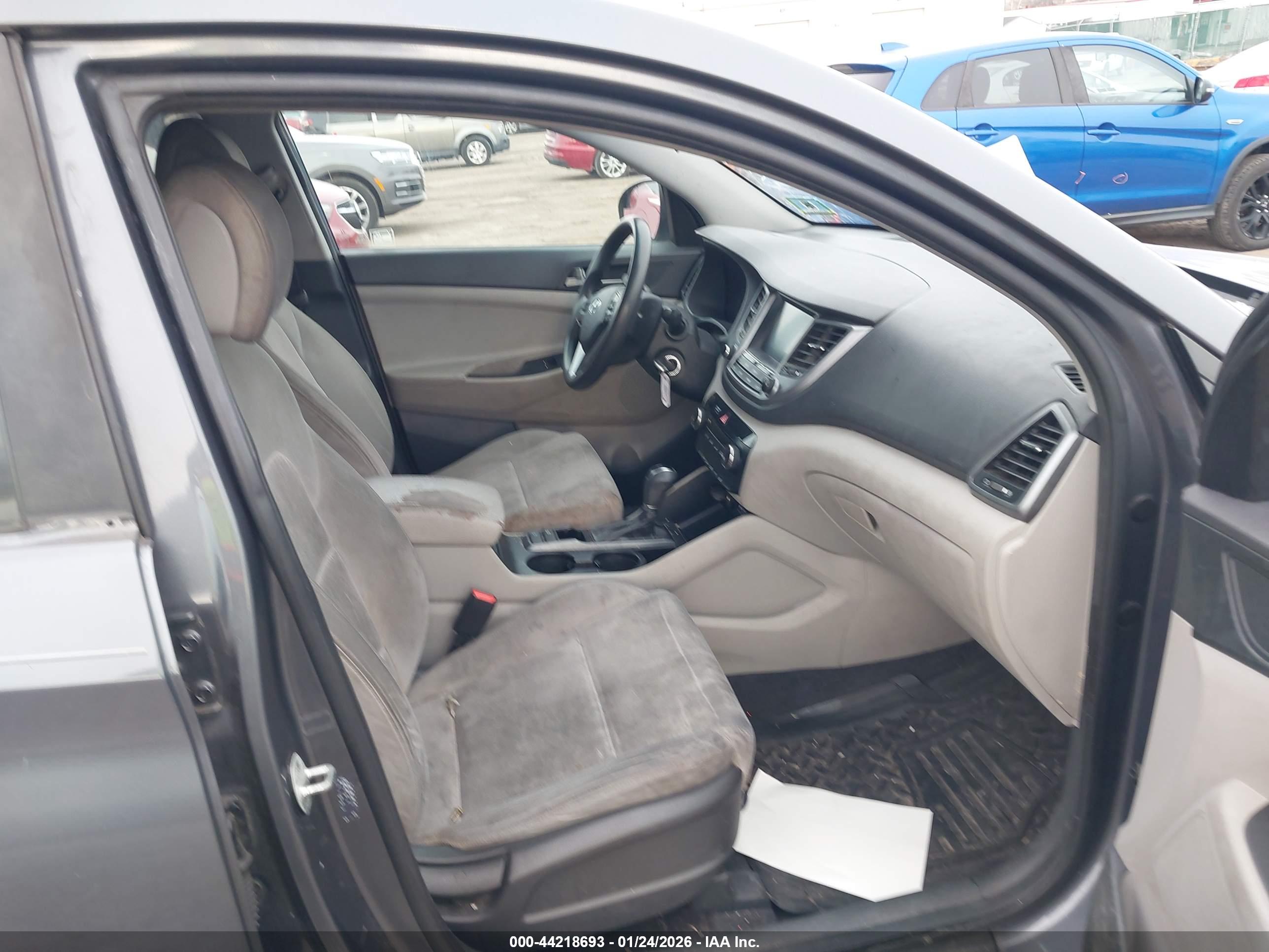 HYUNDAI TUCSON image 5