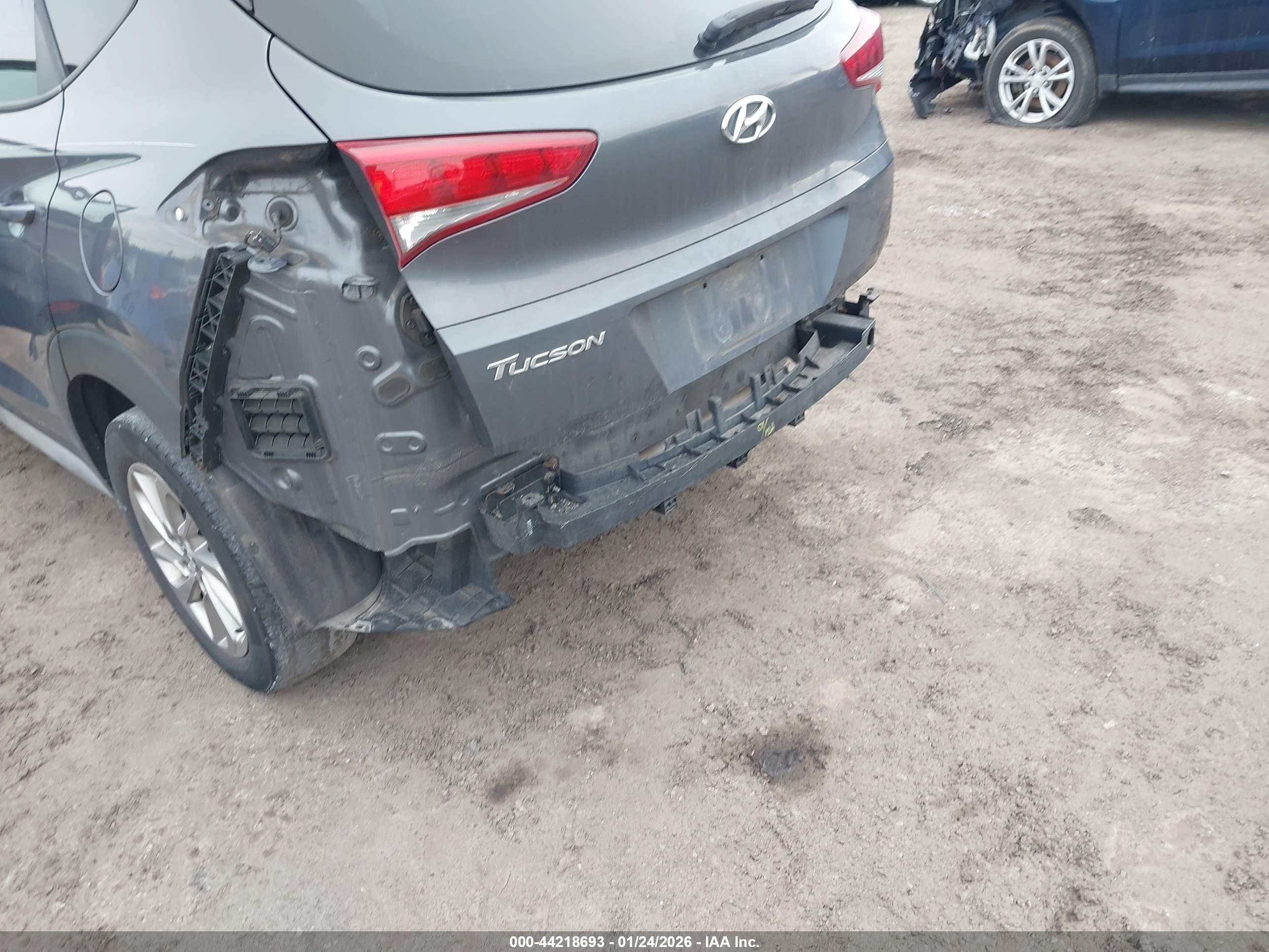 HYUNDAI TUCSON image 6