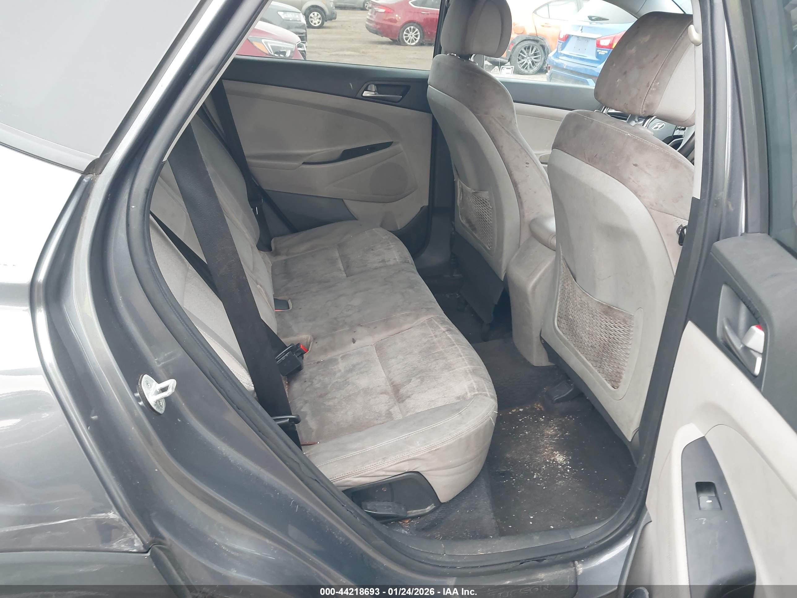 HYUNDAI TUCSON image 8
