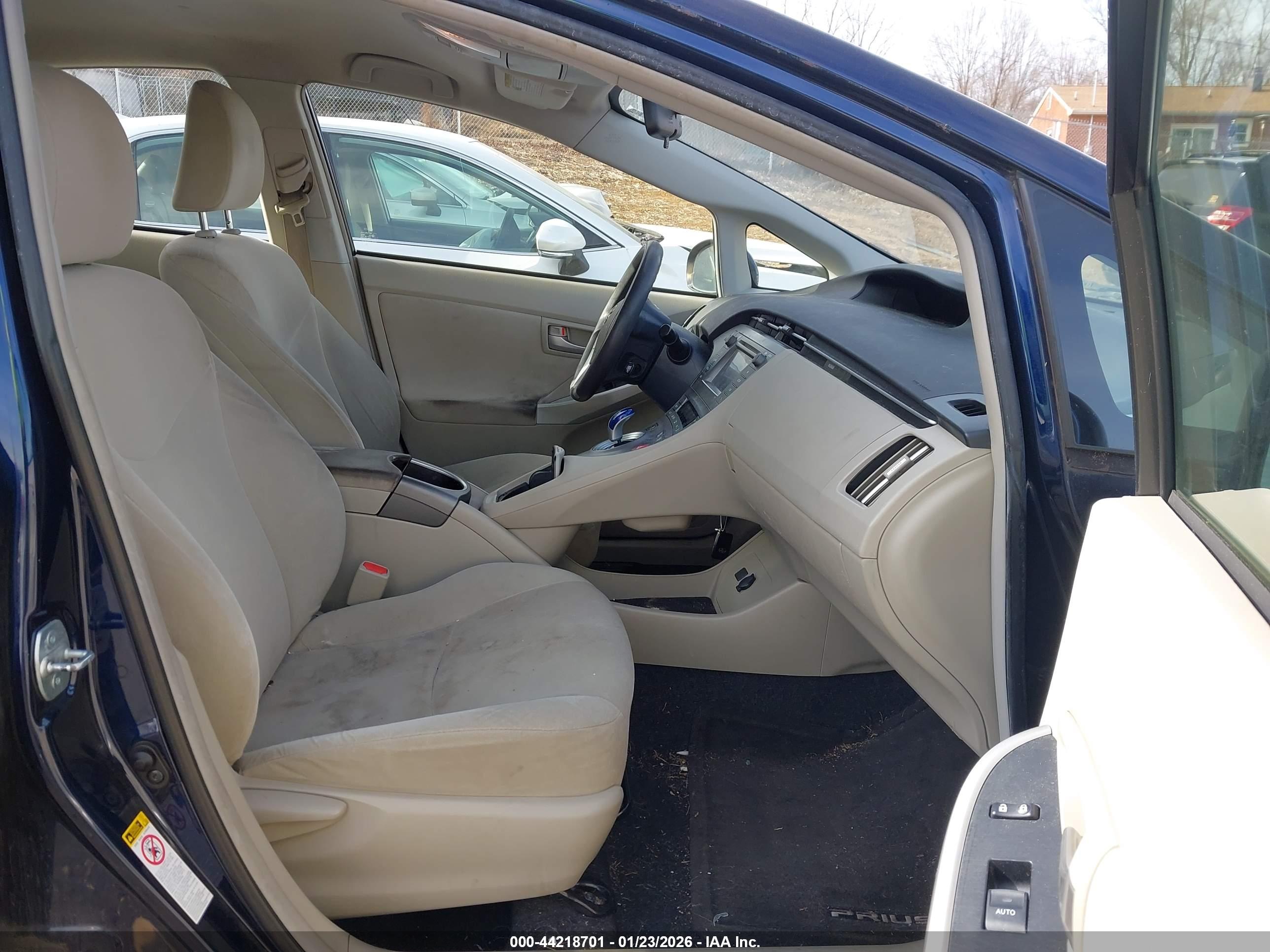 TOYOTA PRIUS image 5