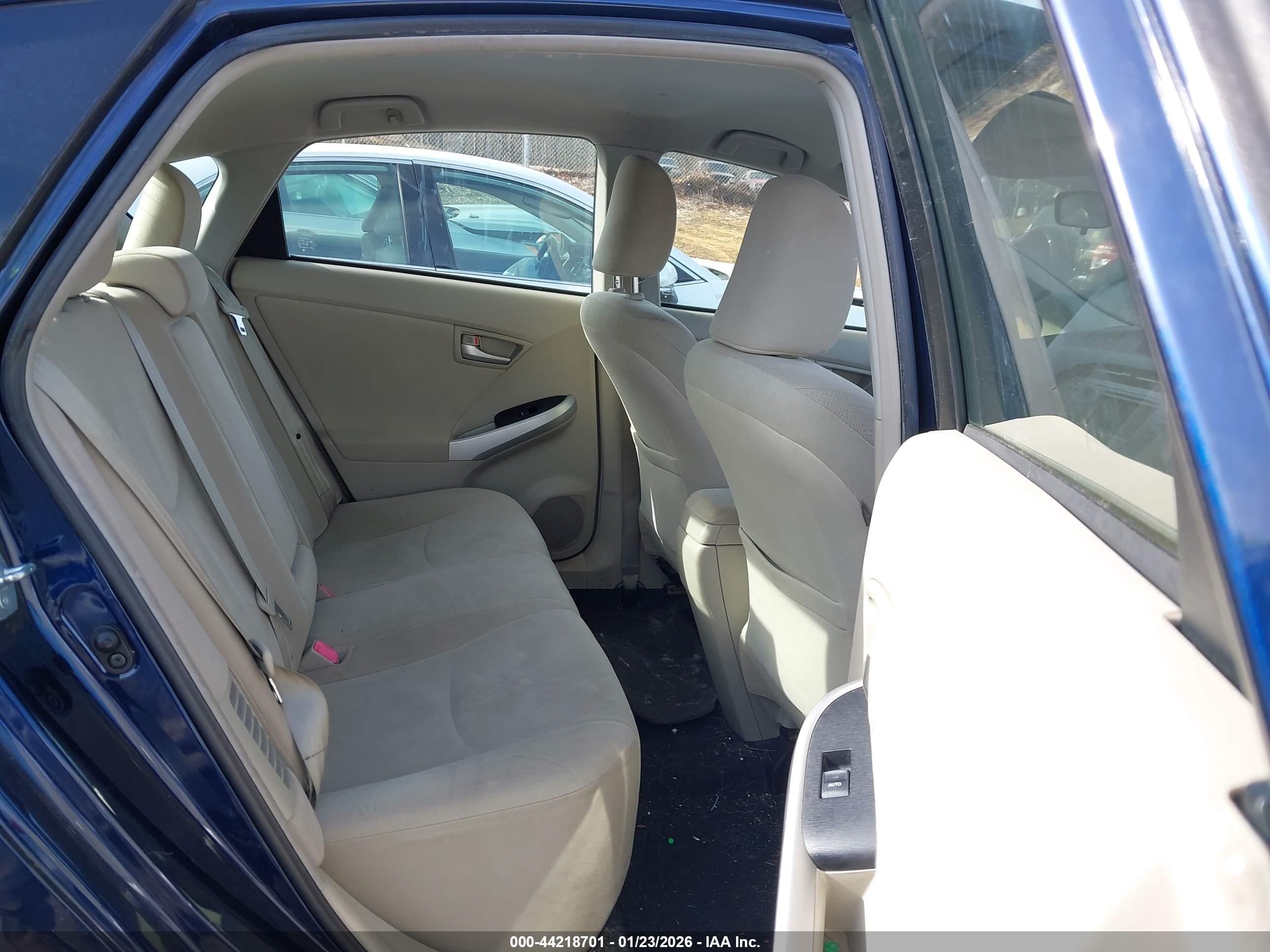 TOYOTA PRIUS image 8