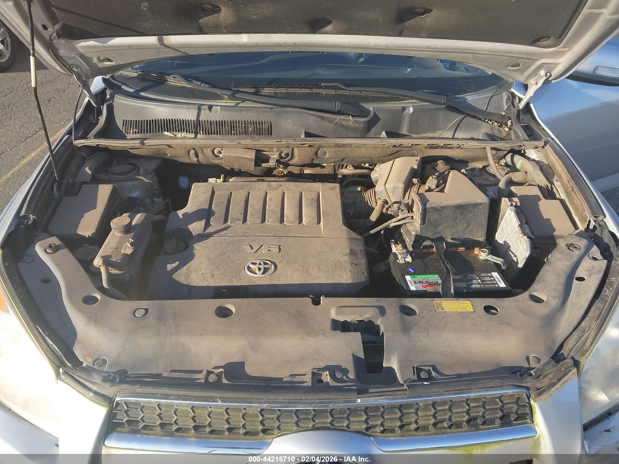 TOYOTA RAV4 image 10