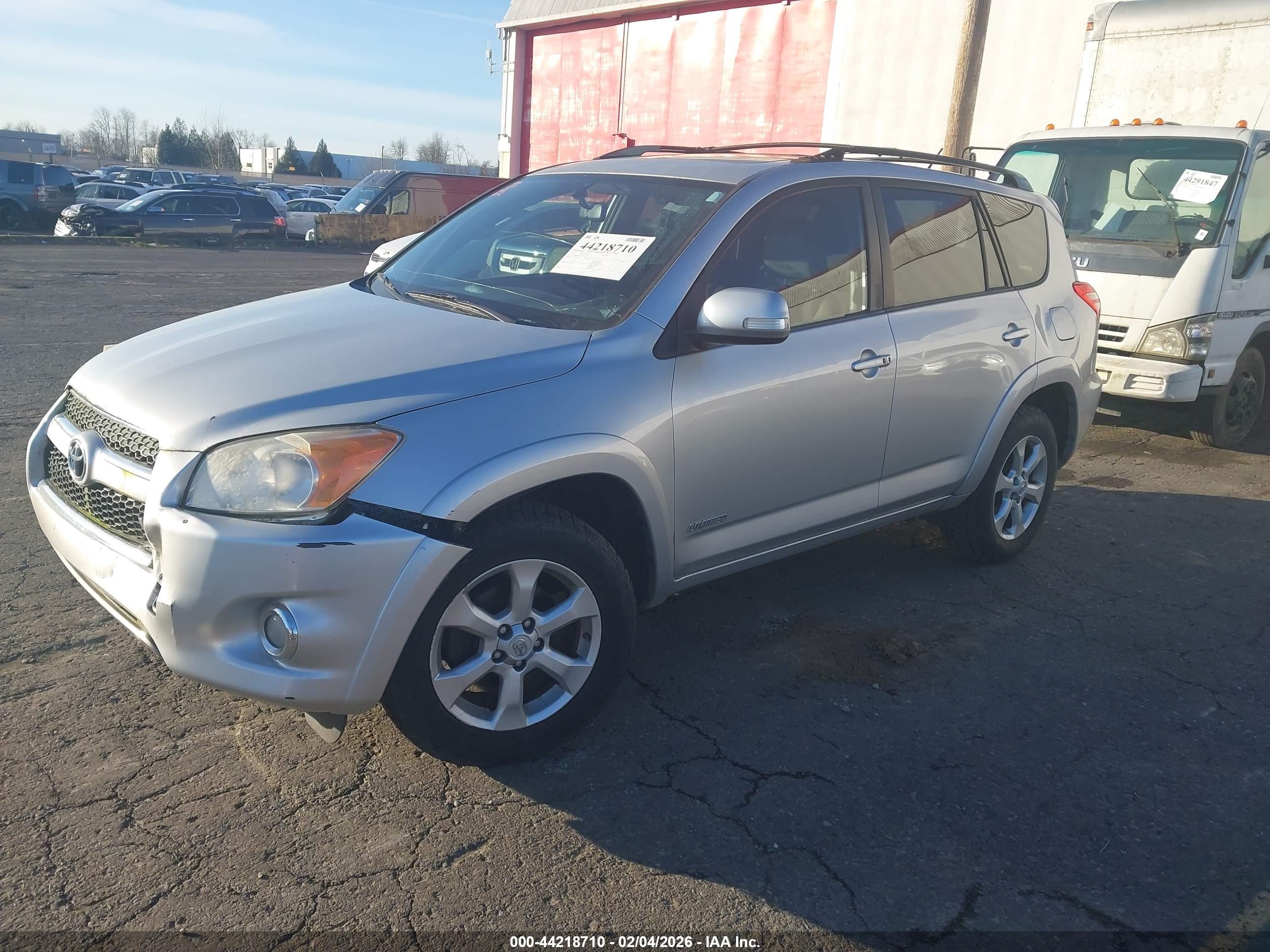 TOYOTA RAV4 image 2