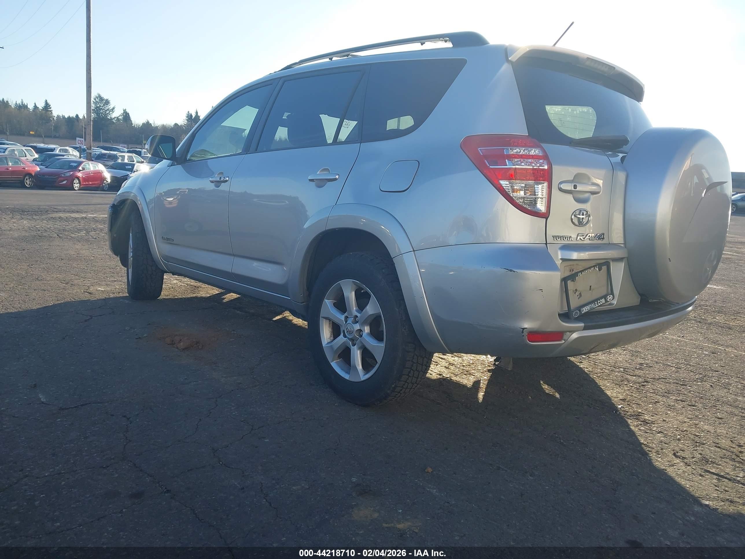 TOYOTA RAV4 image 3