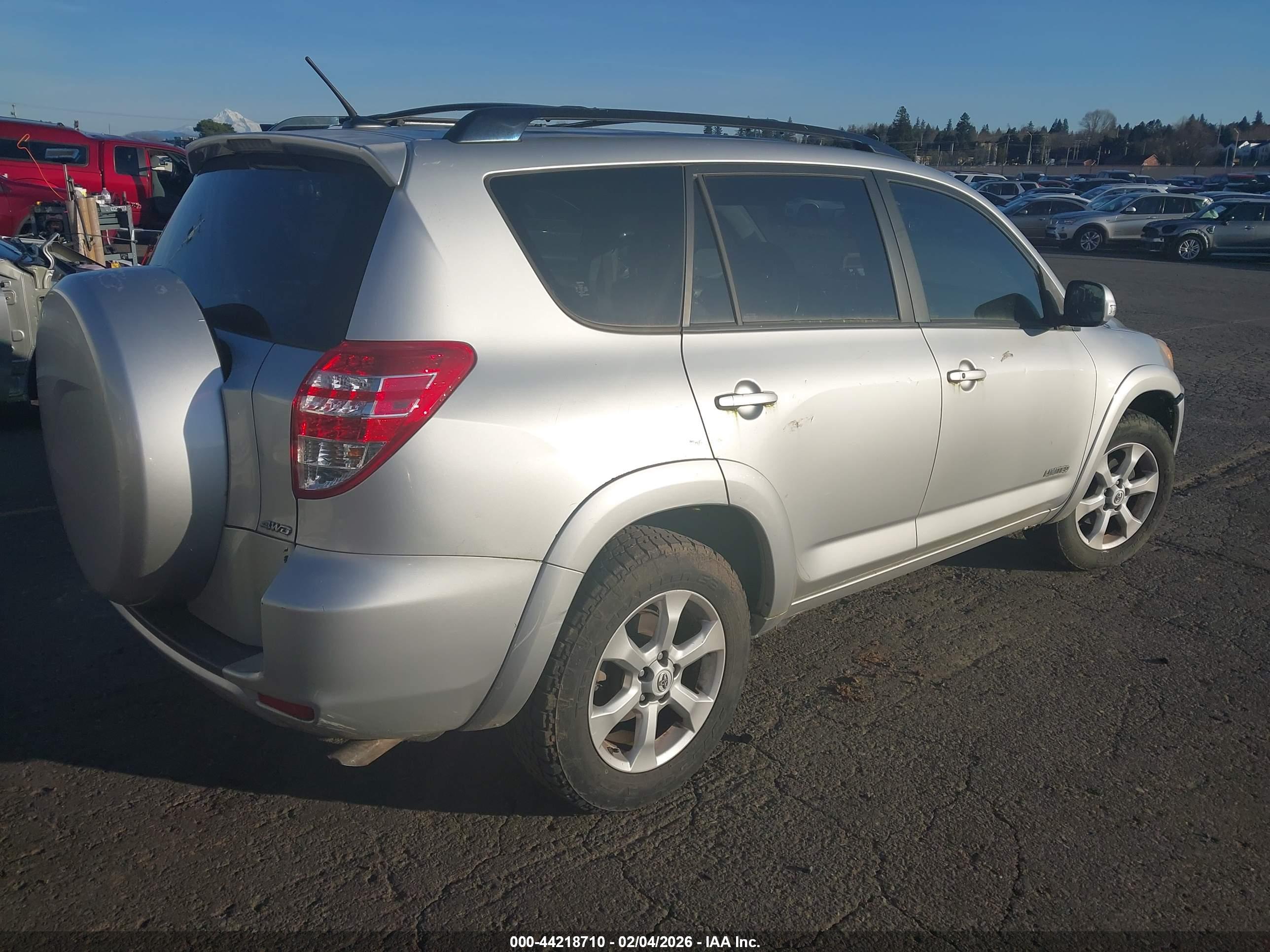TOYOTA RAV4 image 4