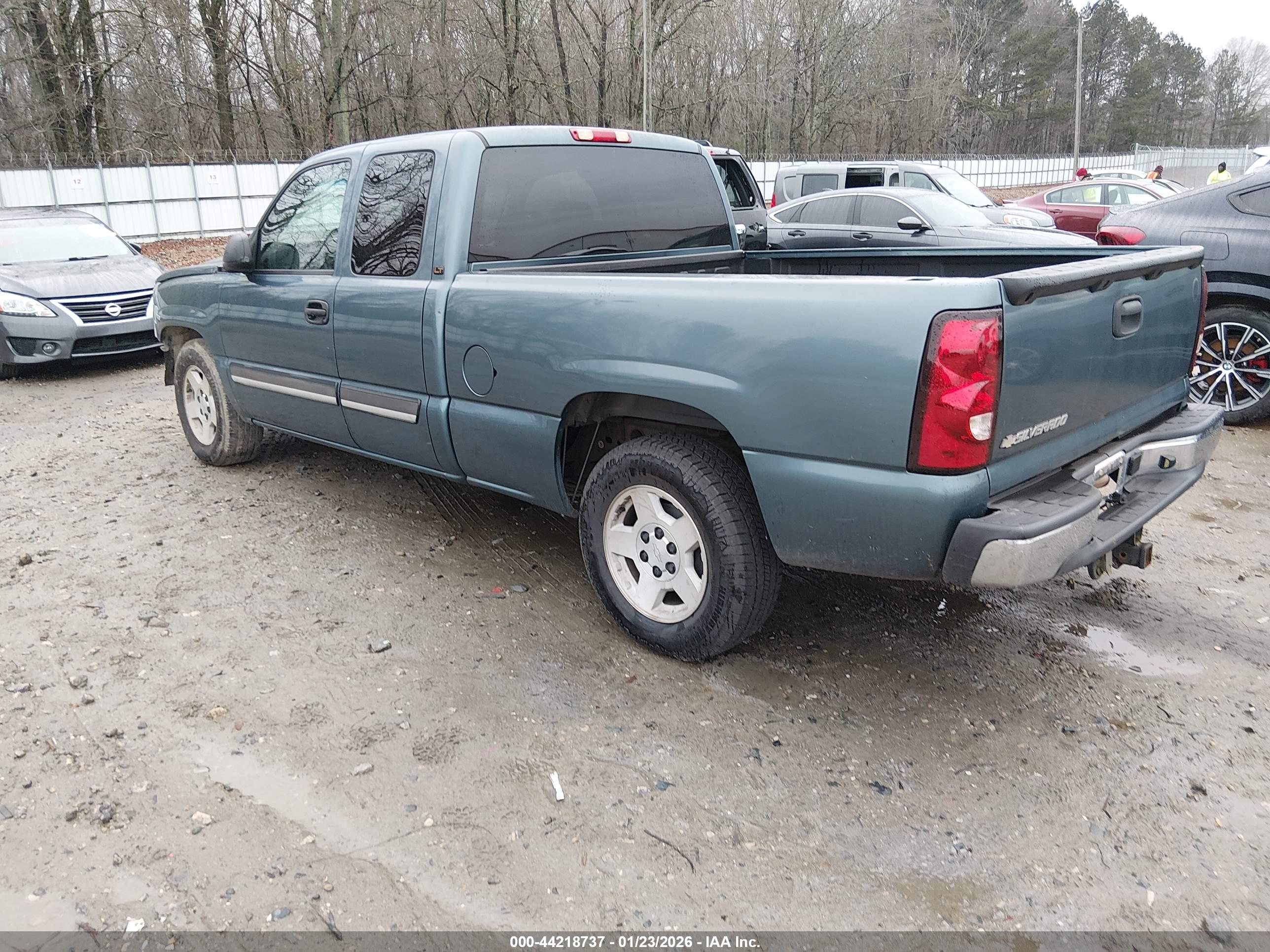 CHEVROLET SILVERADO image 3