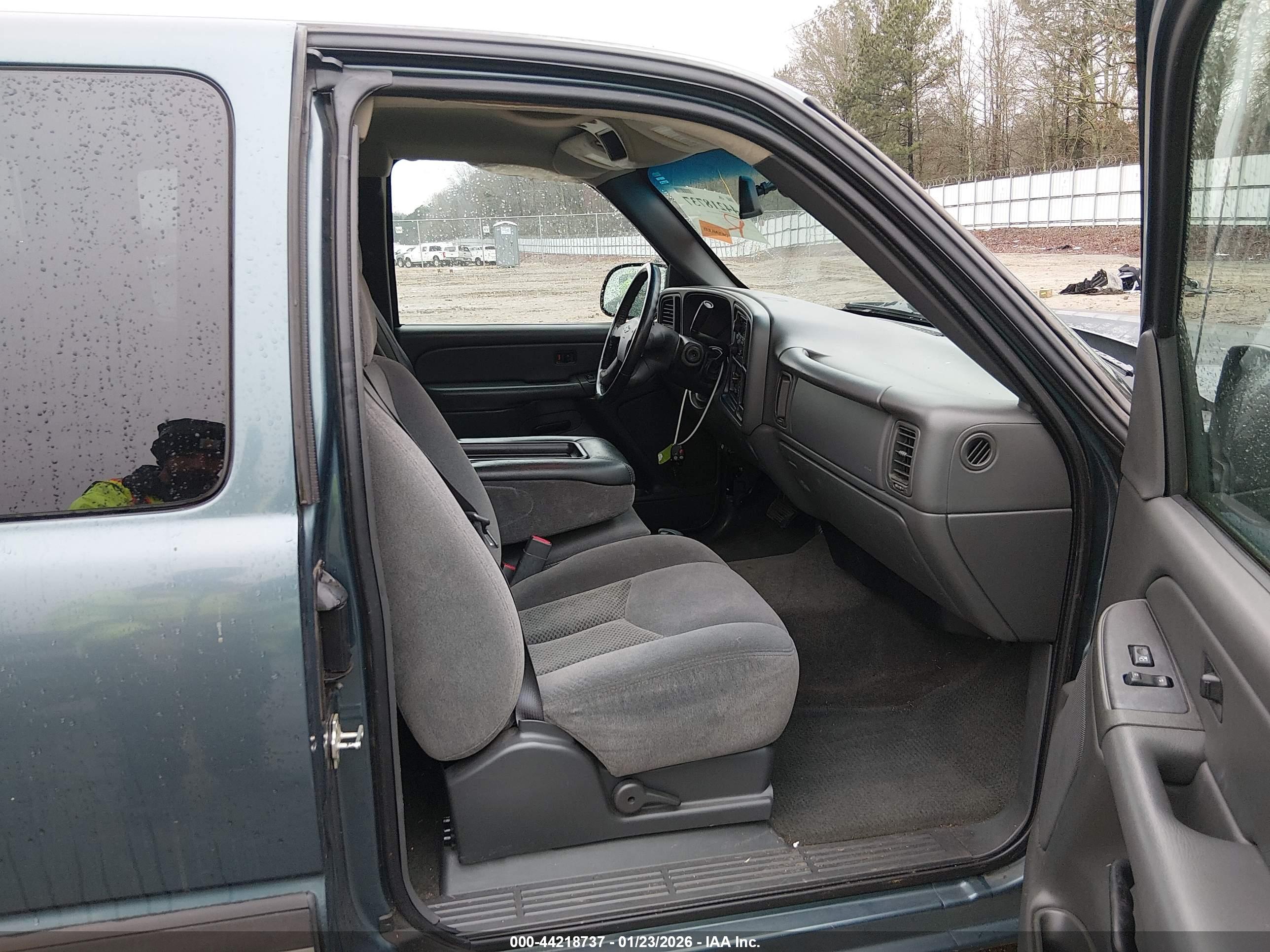 CHEVROLET SILVERADO image 5