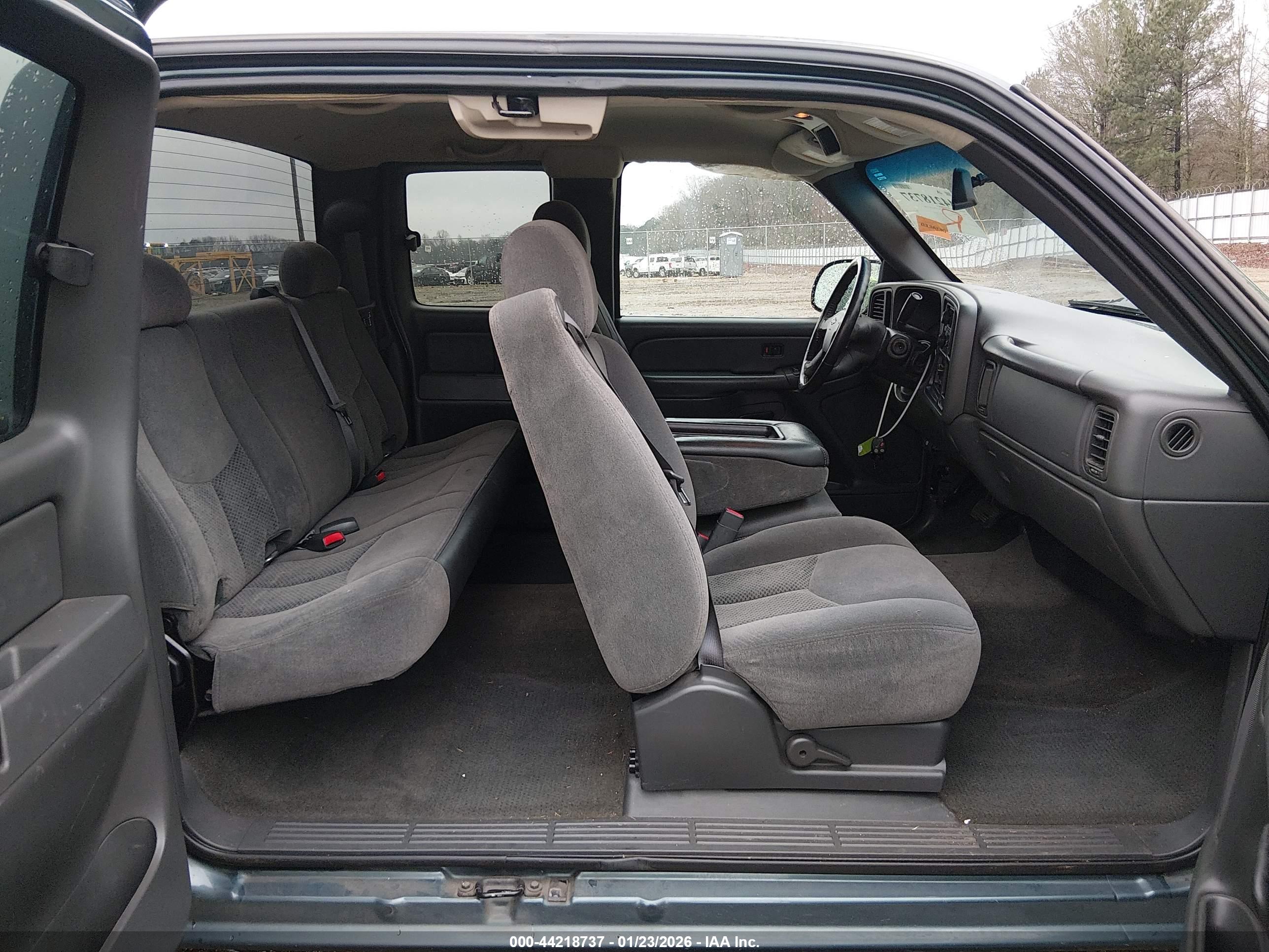 CHEVROLET SILVERADO image 8