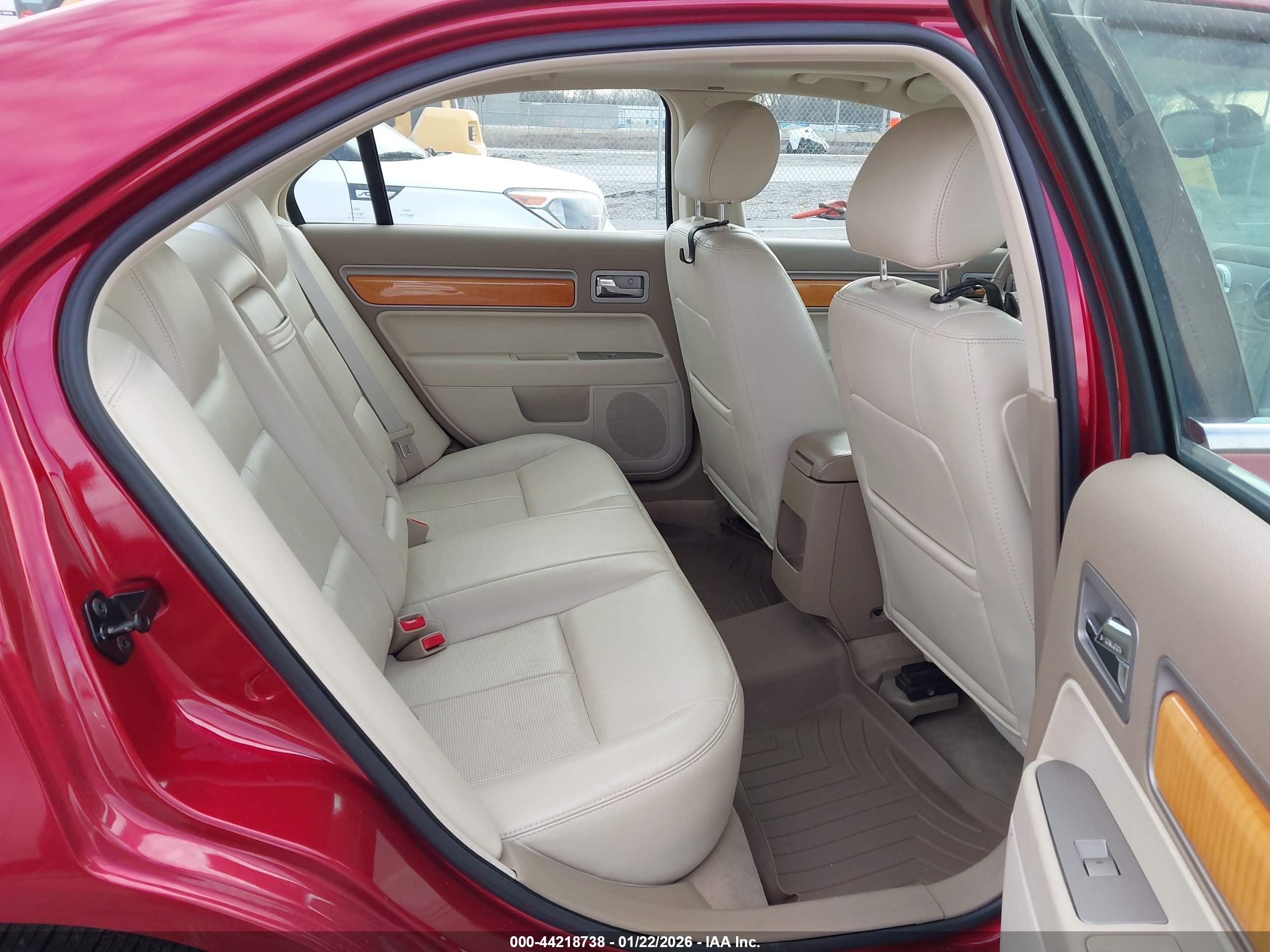LINCOLN MKZ image 8