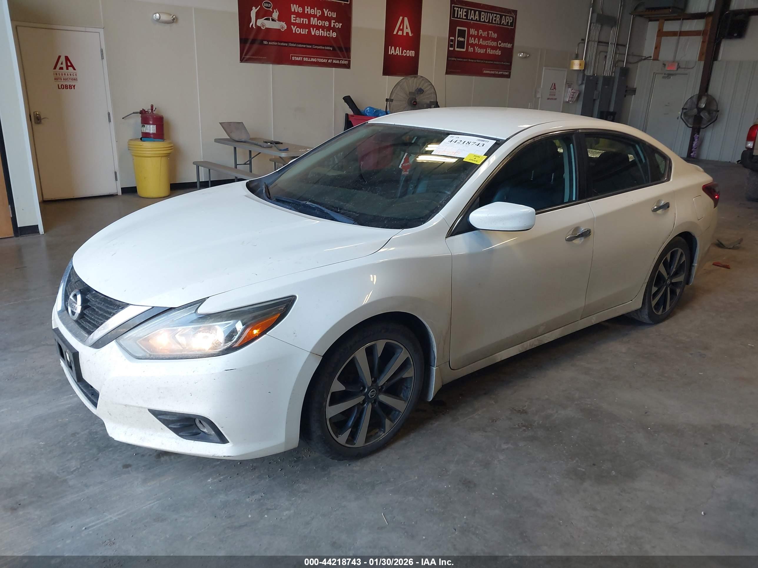 NISSAN ALTIMA image 2
