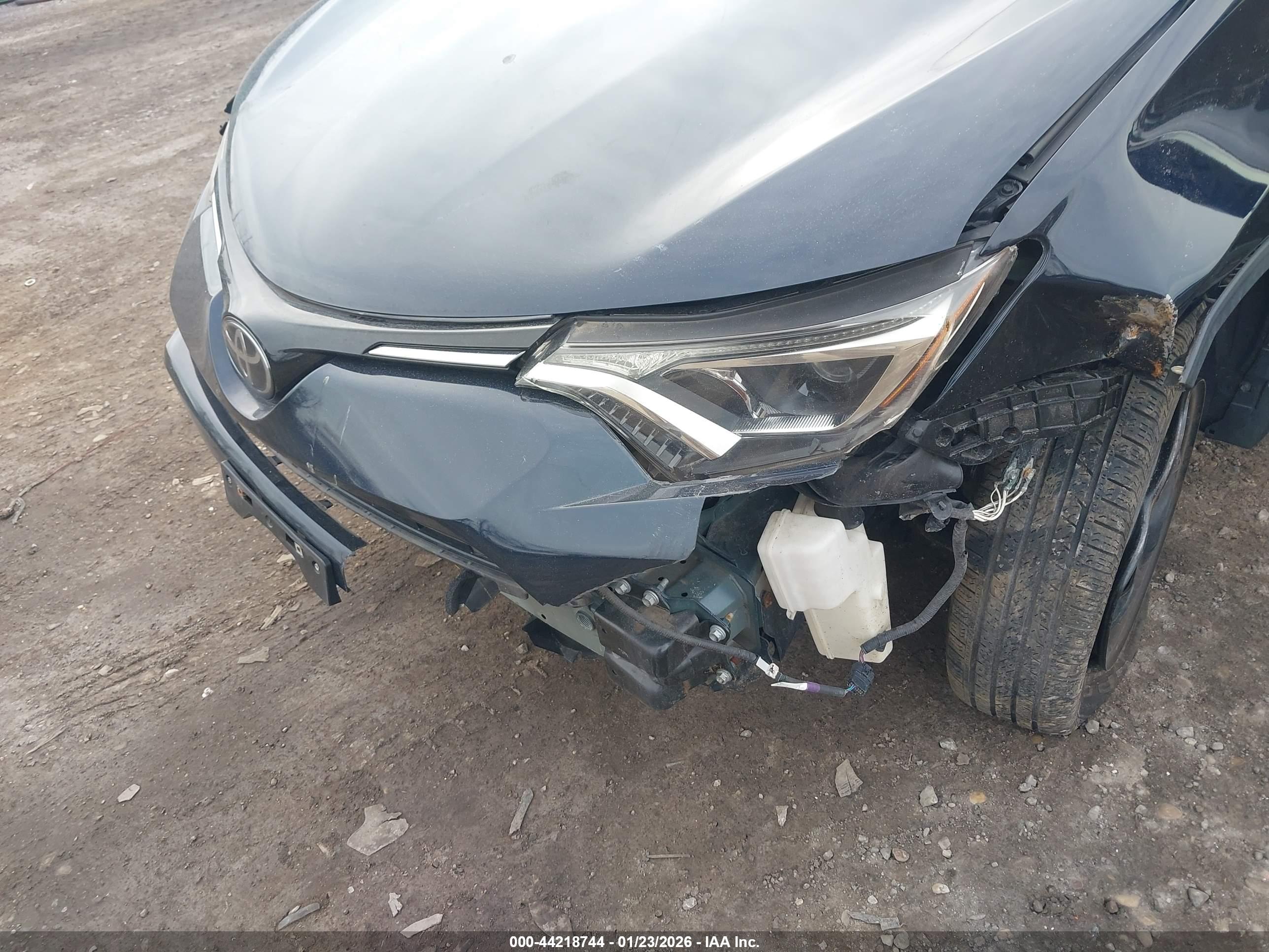 TOYOTA RAV4 image 6