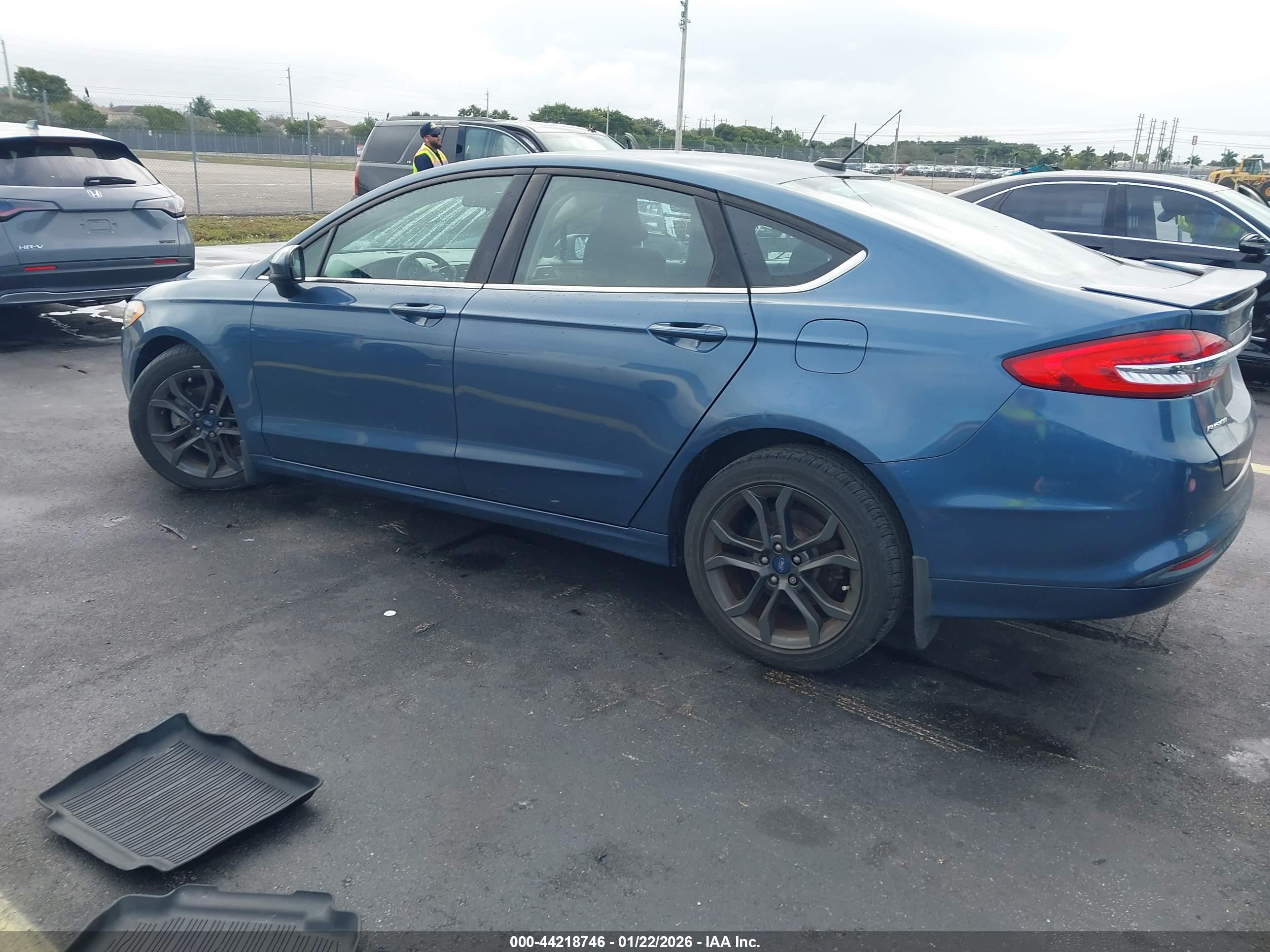 FORD FUSION image 3