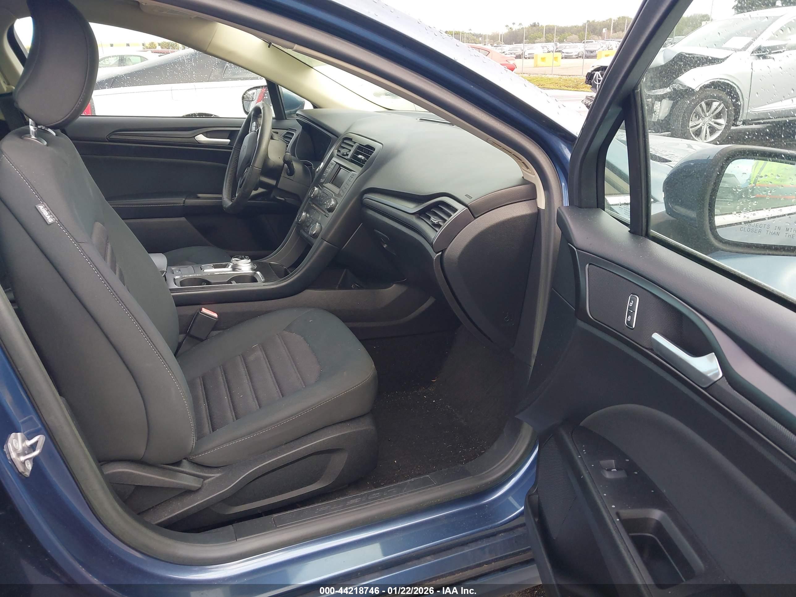 FORD FUSION image 5