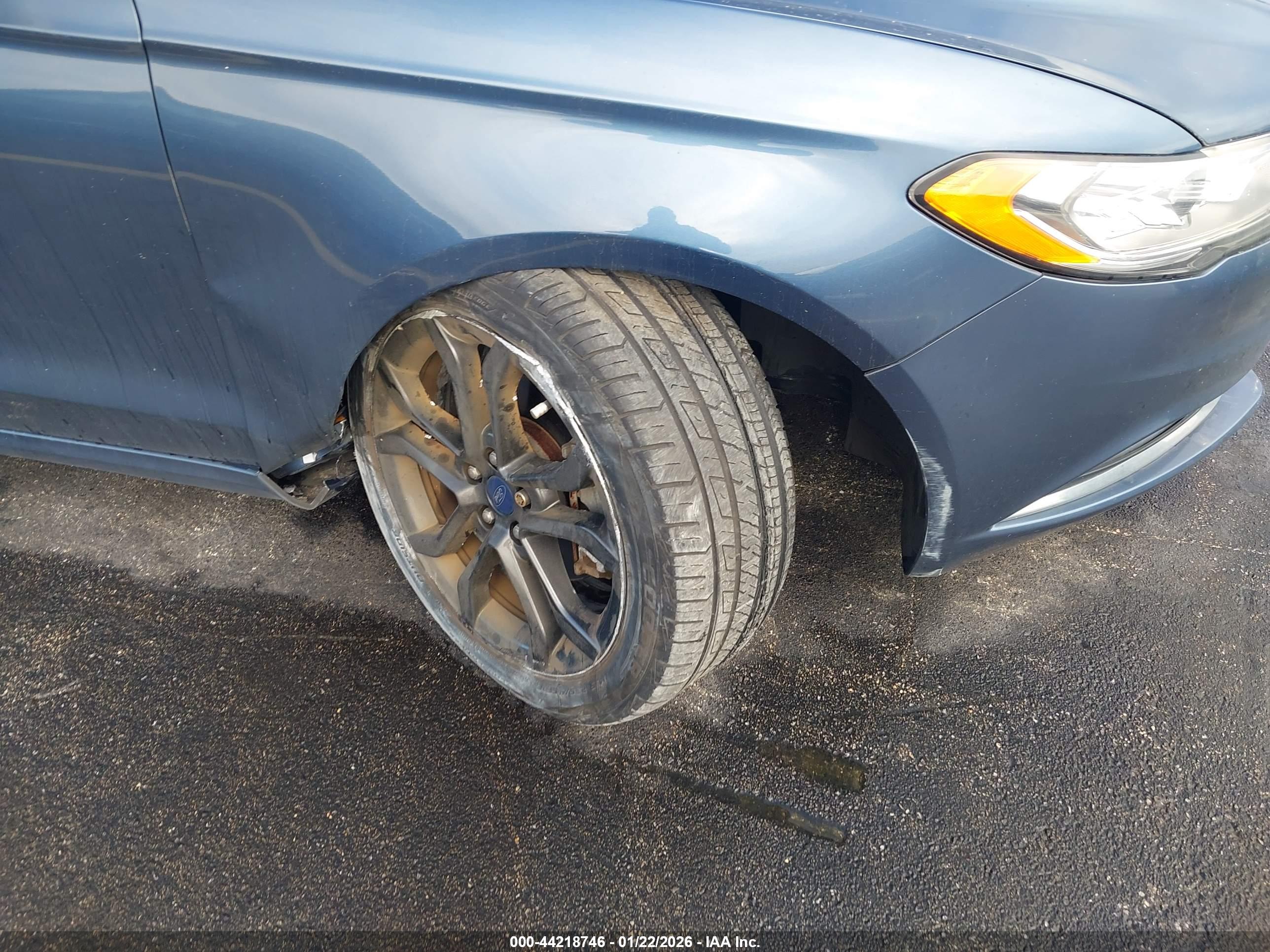 FORD FUSION image 6