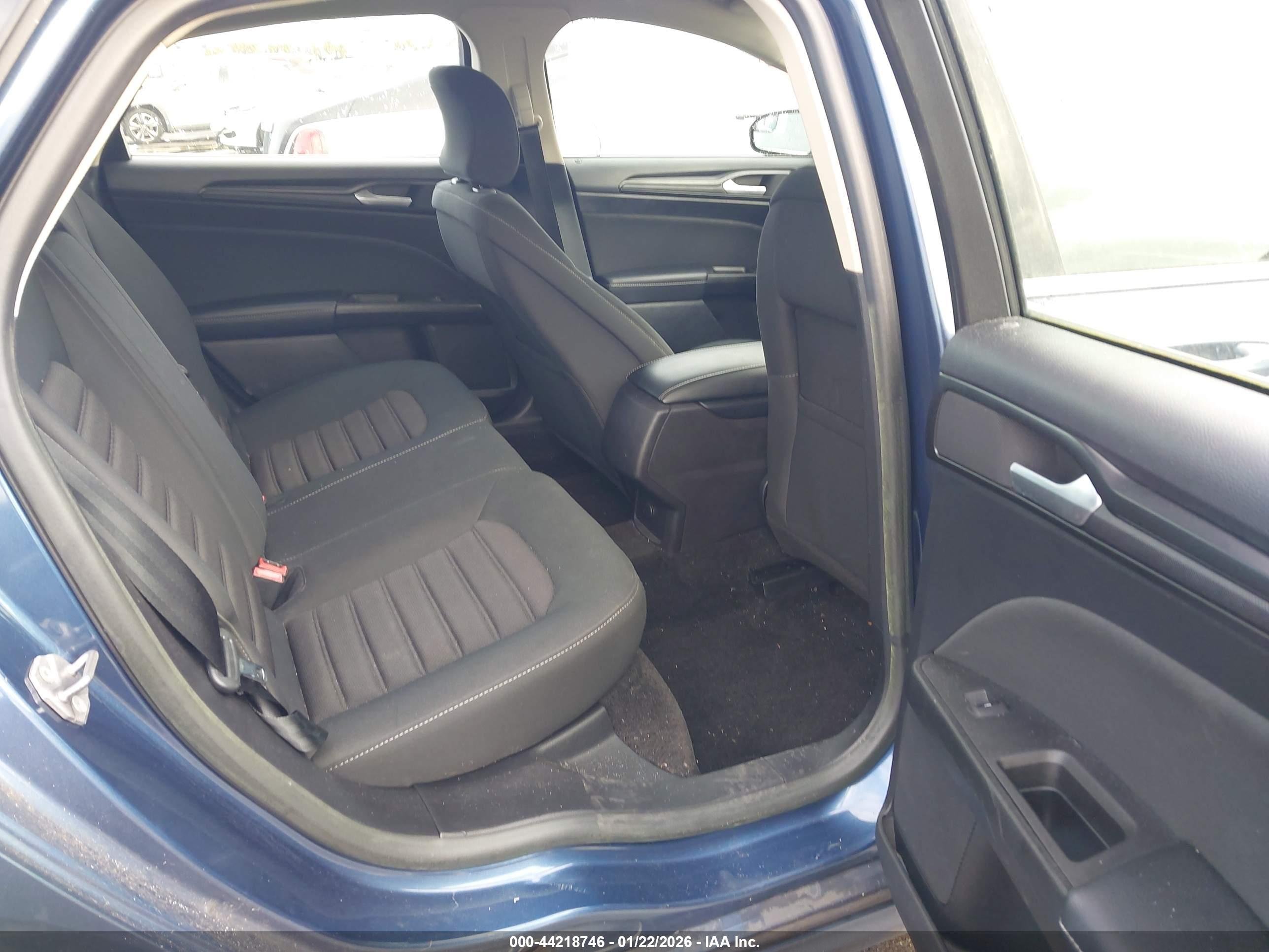 FORD FUSION image 8