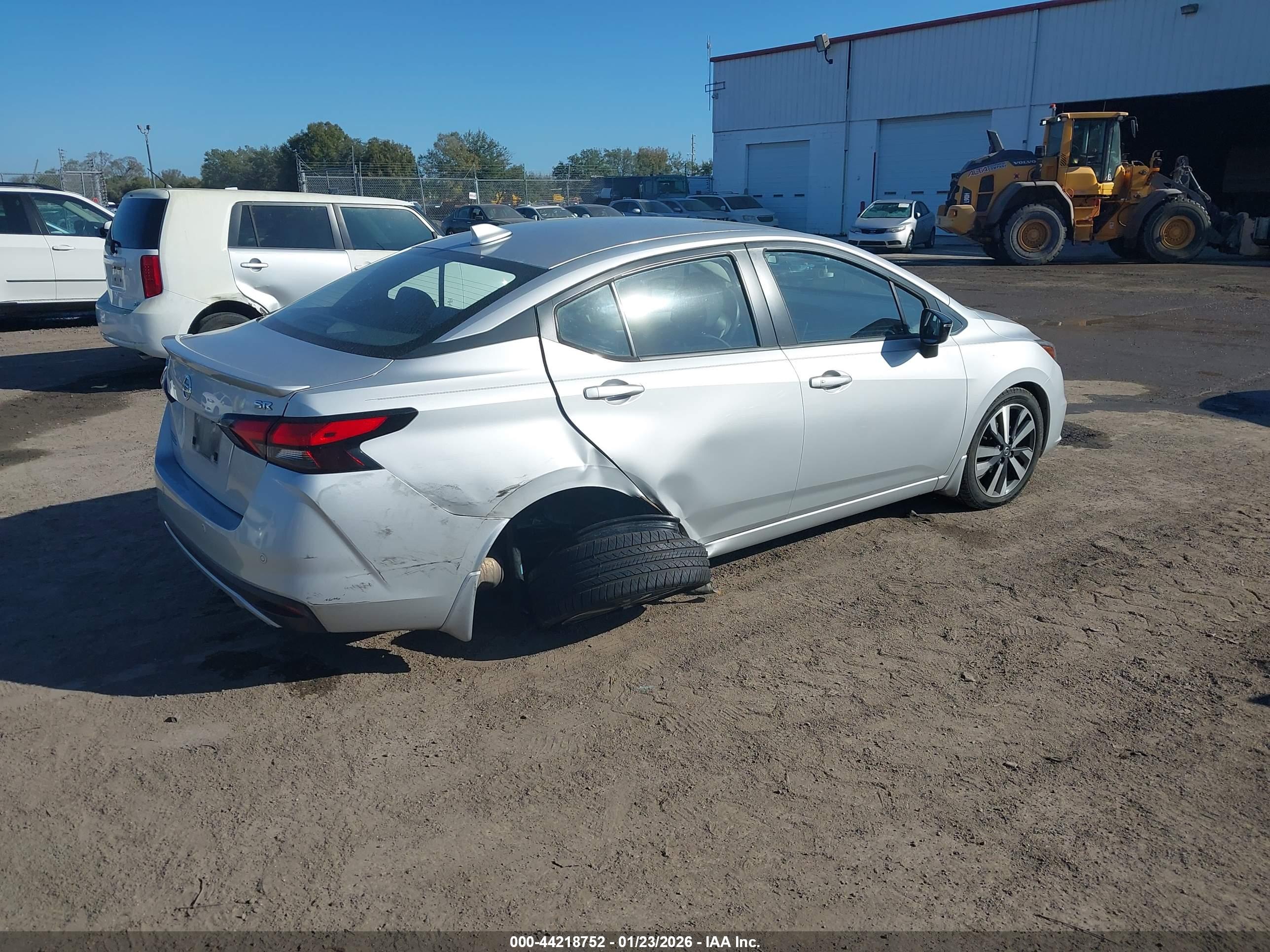 NISSAN VERSA image 4