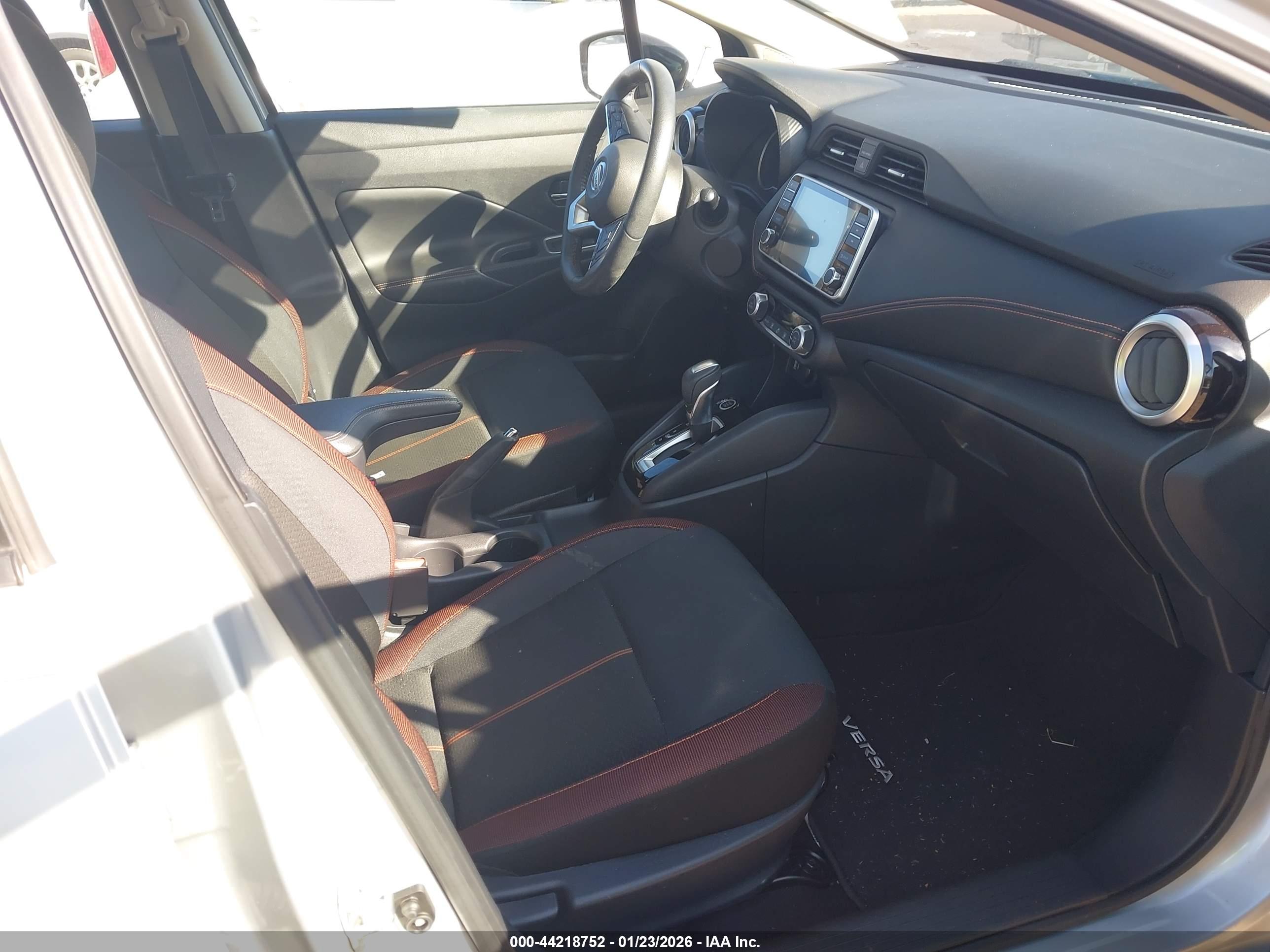 NISSAN VERSA image 5