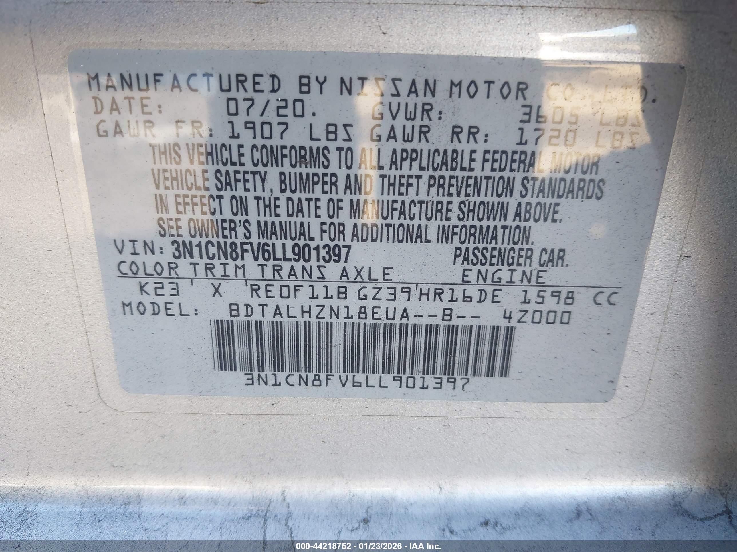 NISSAN VERSA image 9