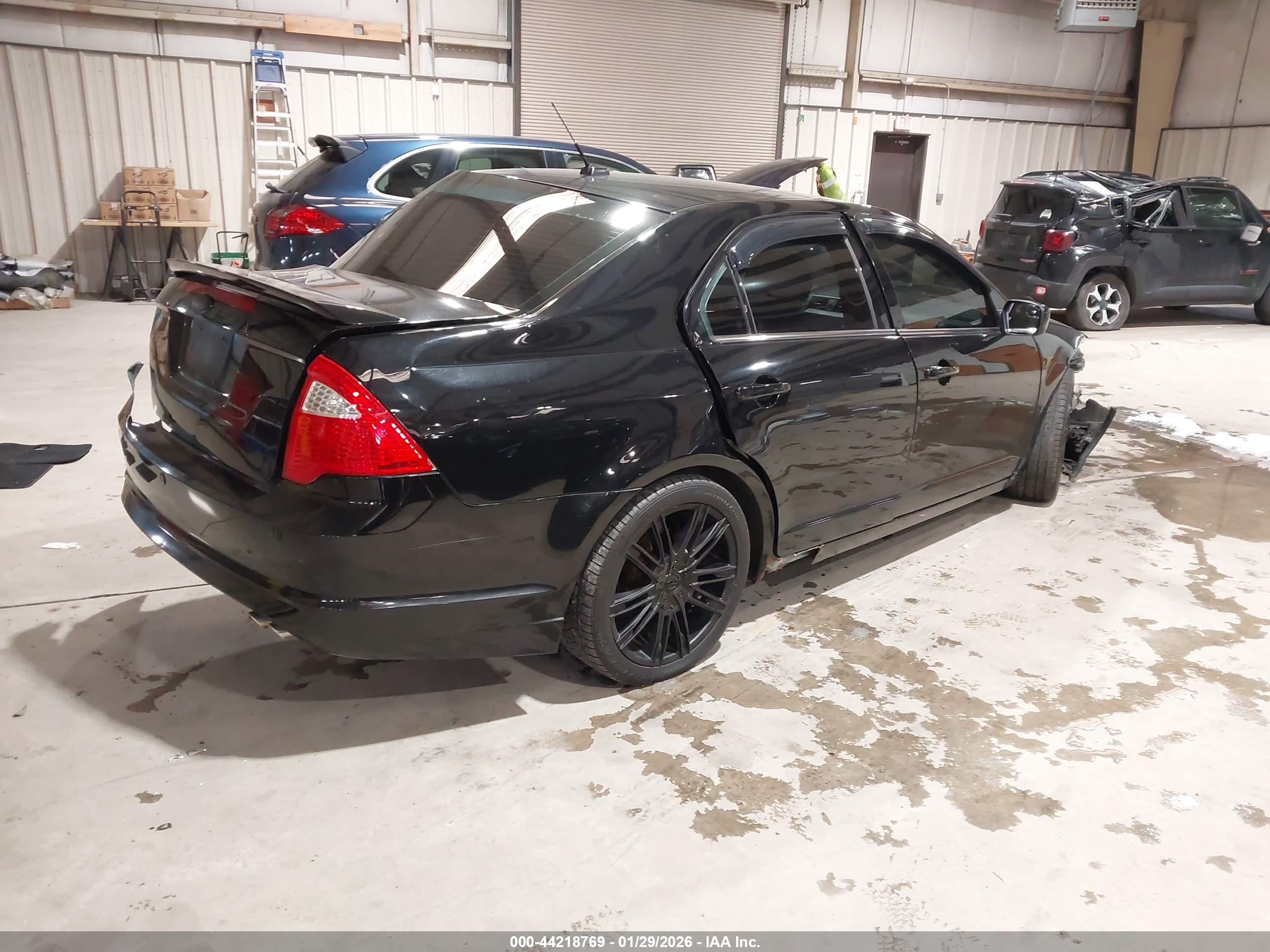 FORD FUSION image 4