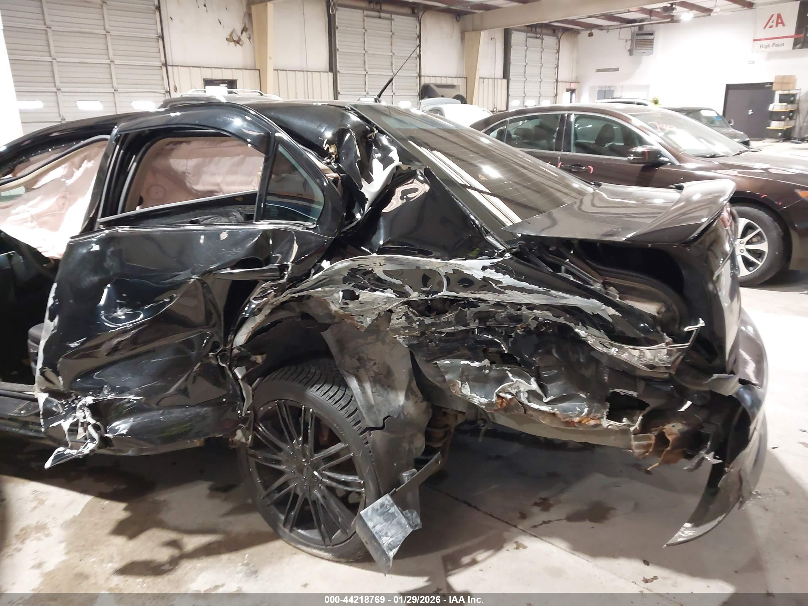 FORD FUSION image 6