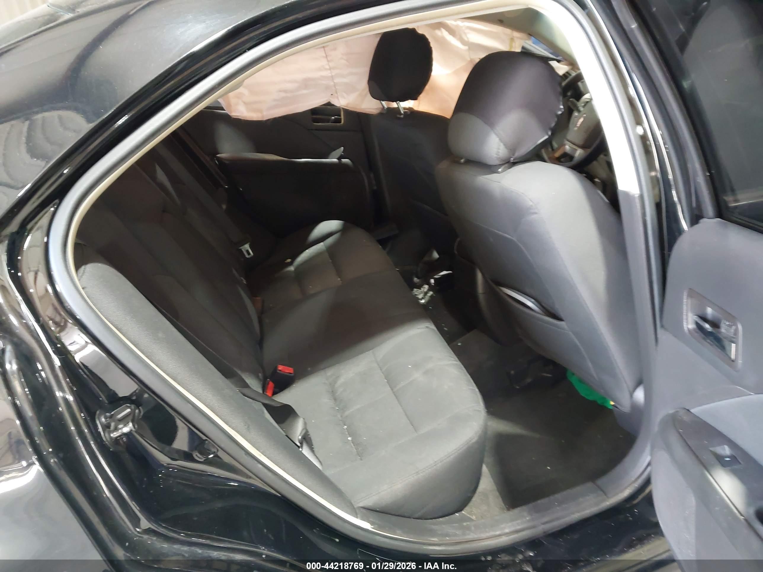 FORD FUSION image 8