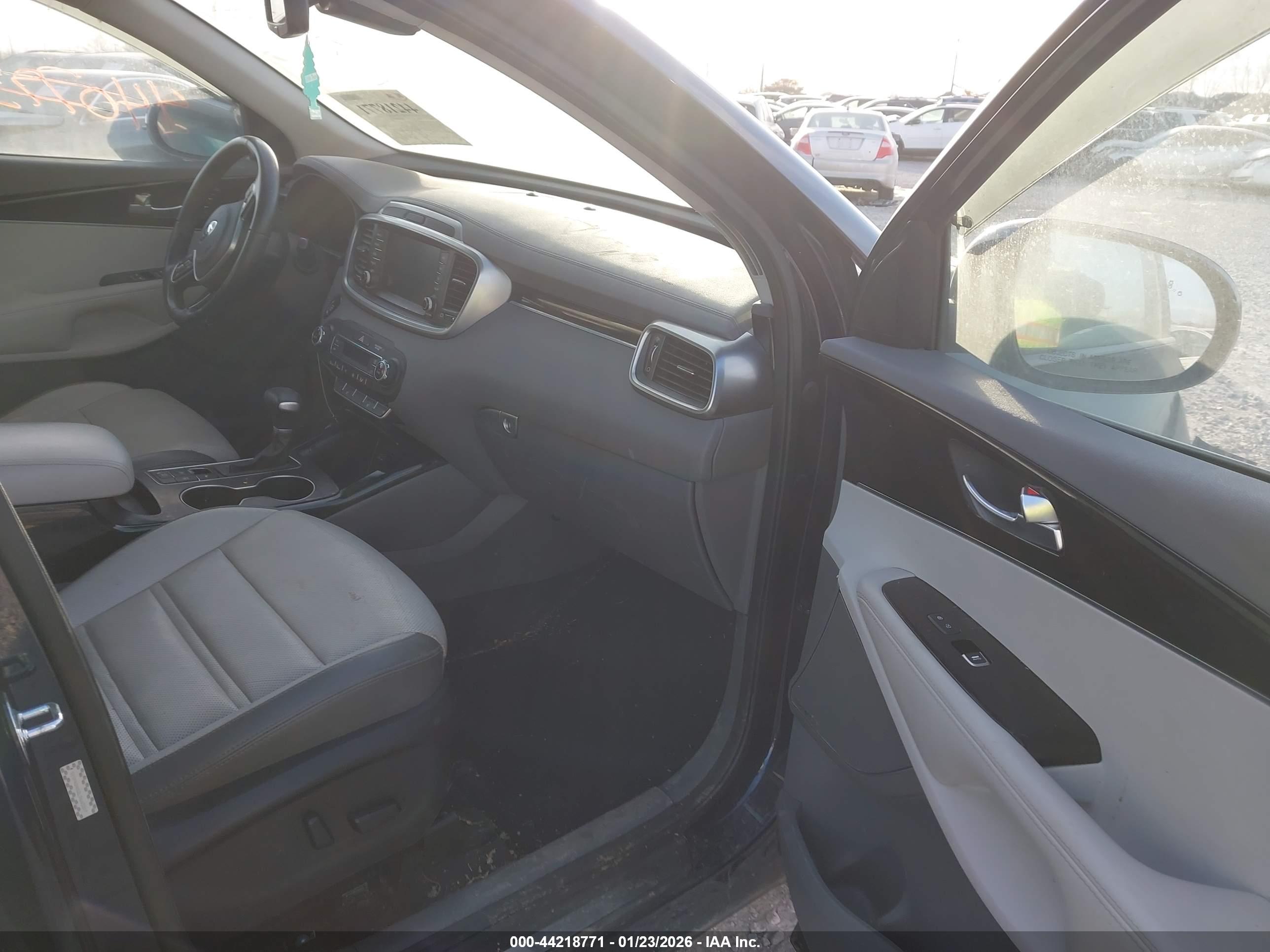 KIA SORENTO image 5