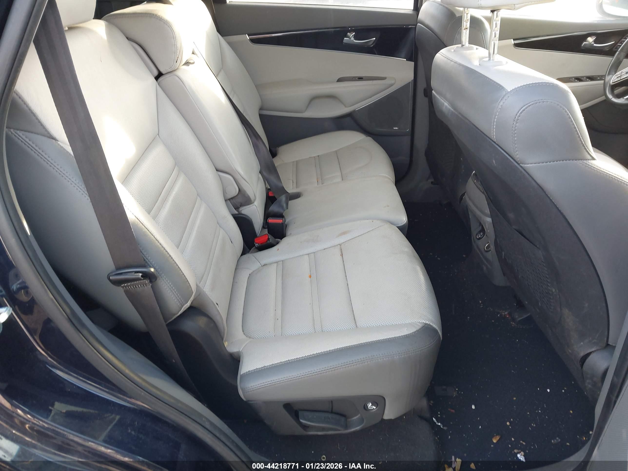KIA SORENTO image 8