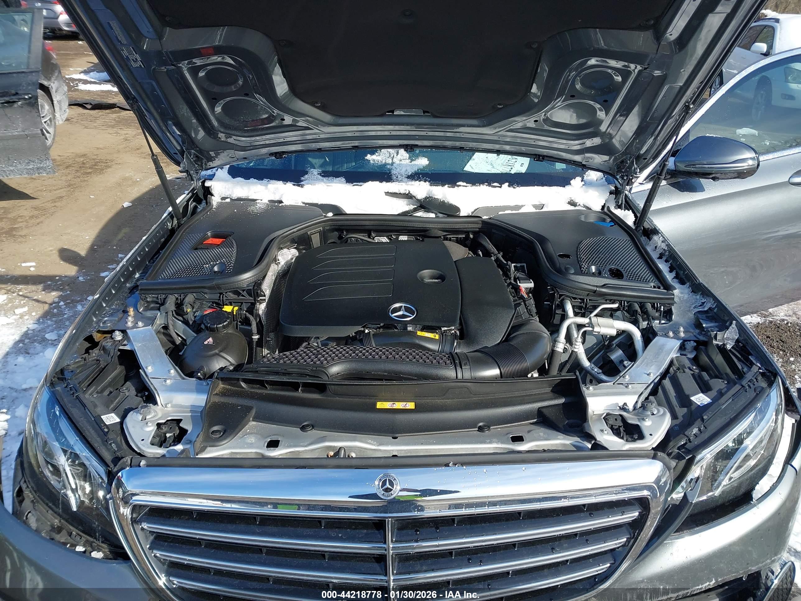 MERCEDES-BENZ E image 10