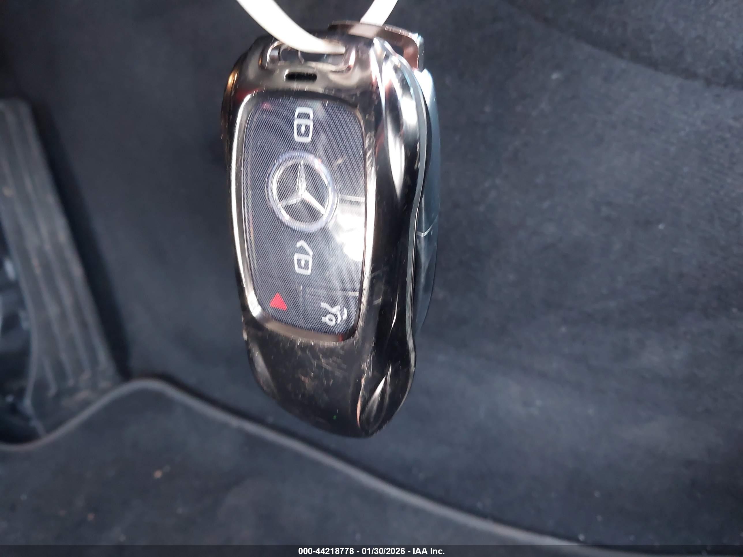 MERCEDES-BENZ E image 11