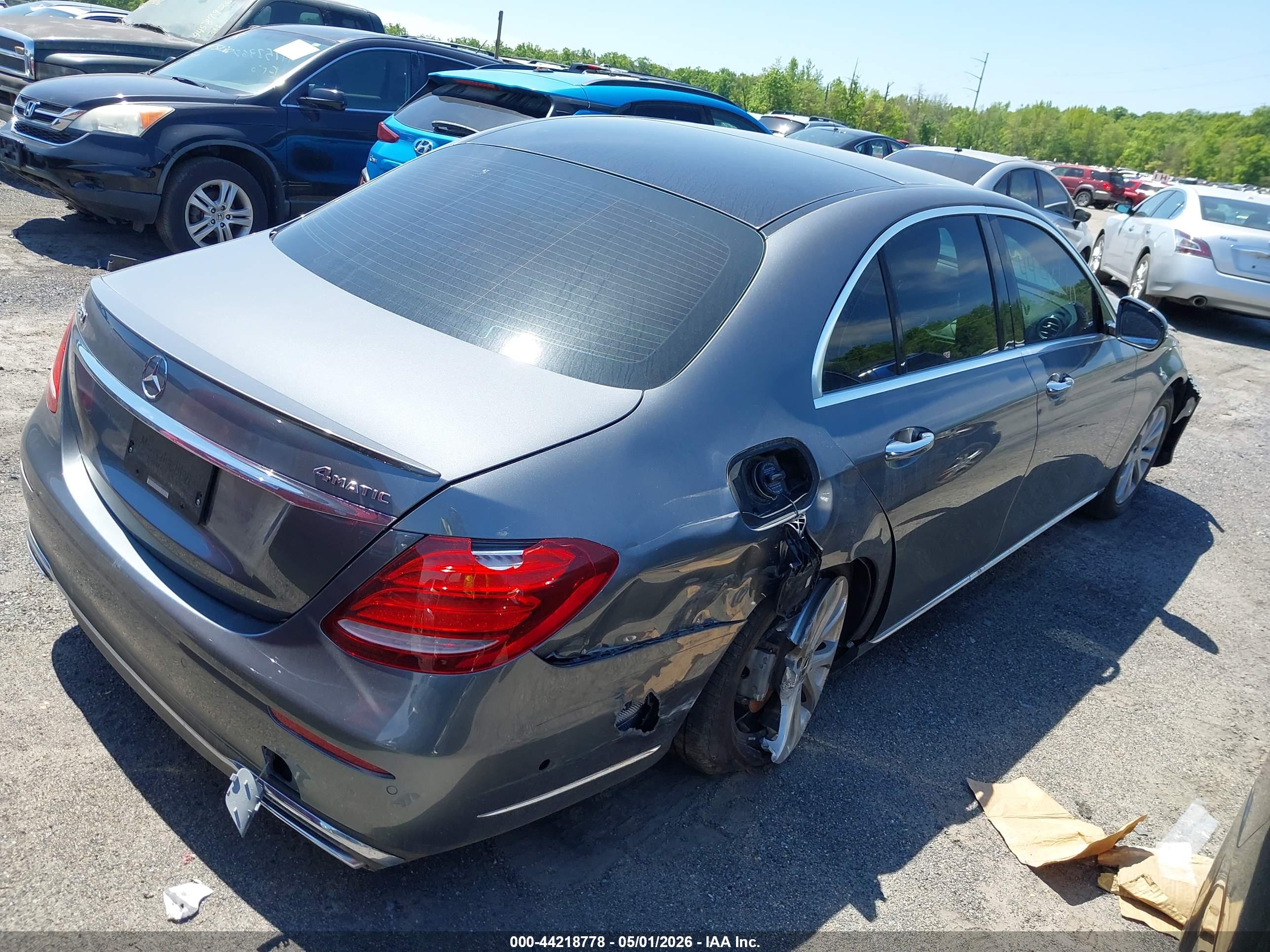 MERCEDES-BENZ E image 4
