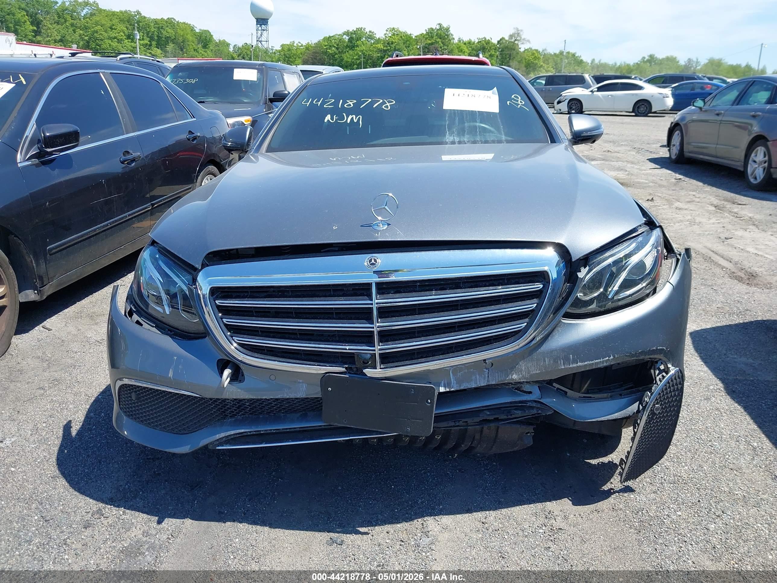 MERCEDES-BENZ E image 6