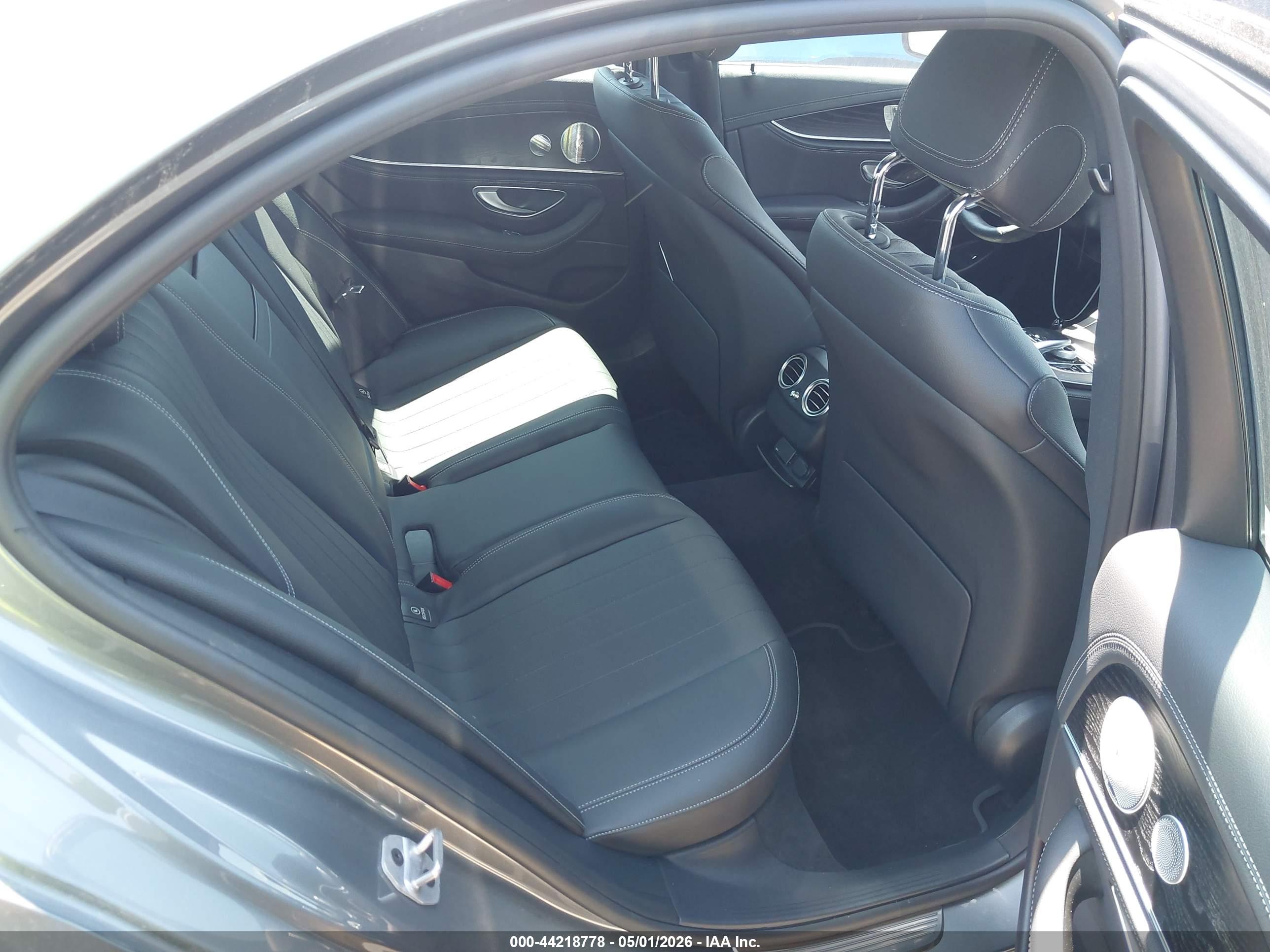 MERCEDES-BENZ E image 8