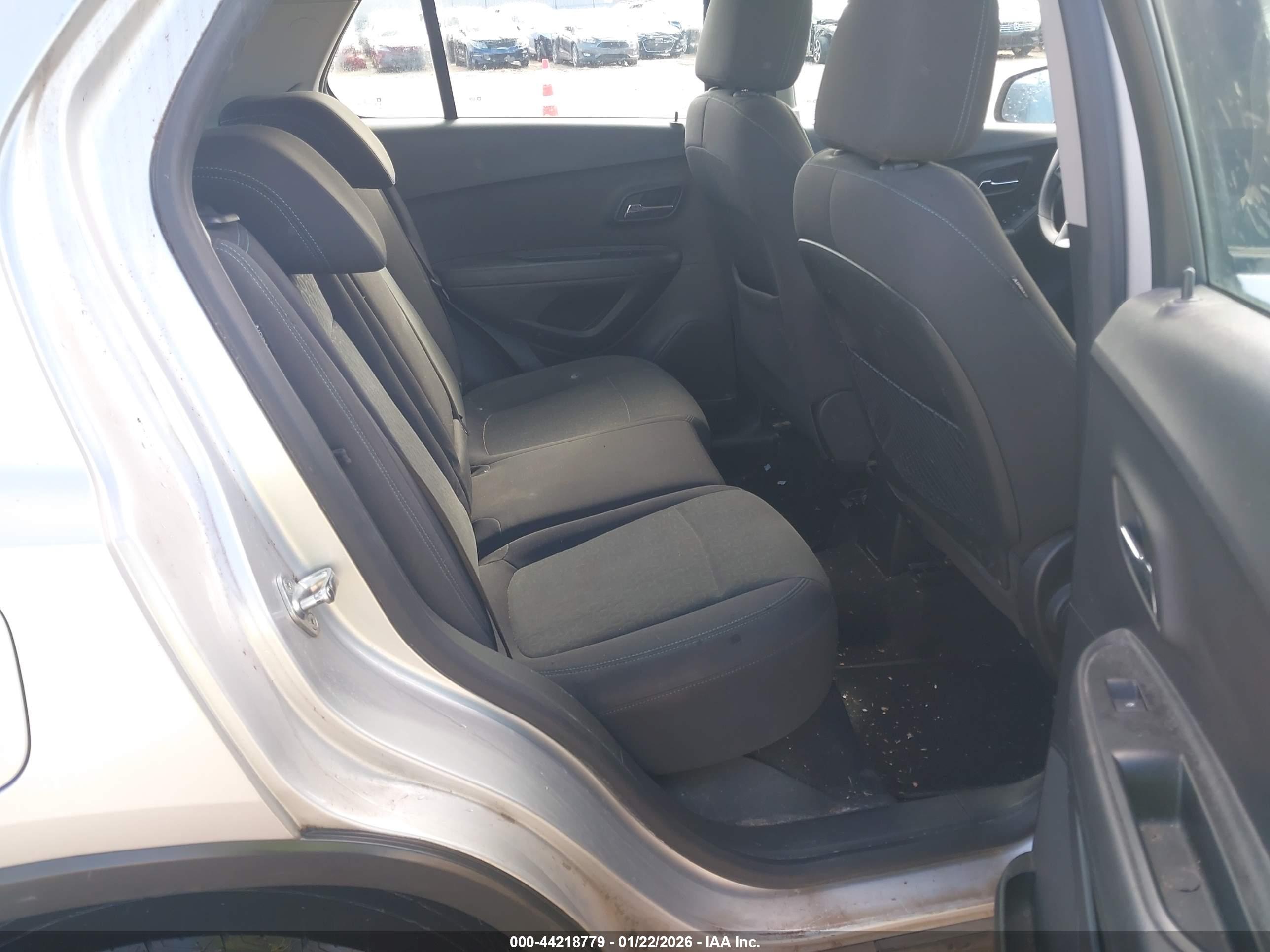 CHEVROLET TRAX image 8