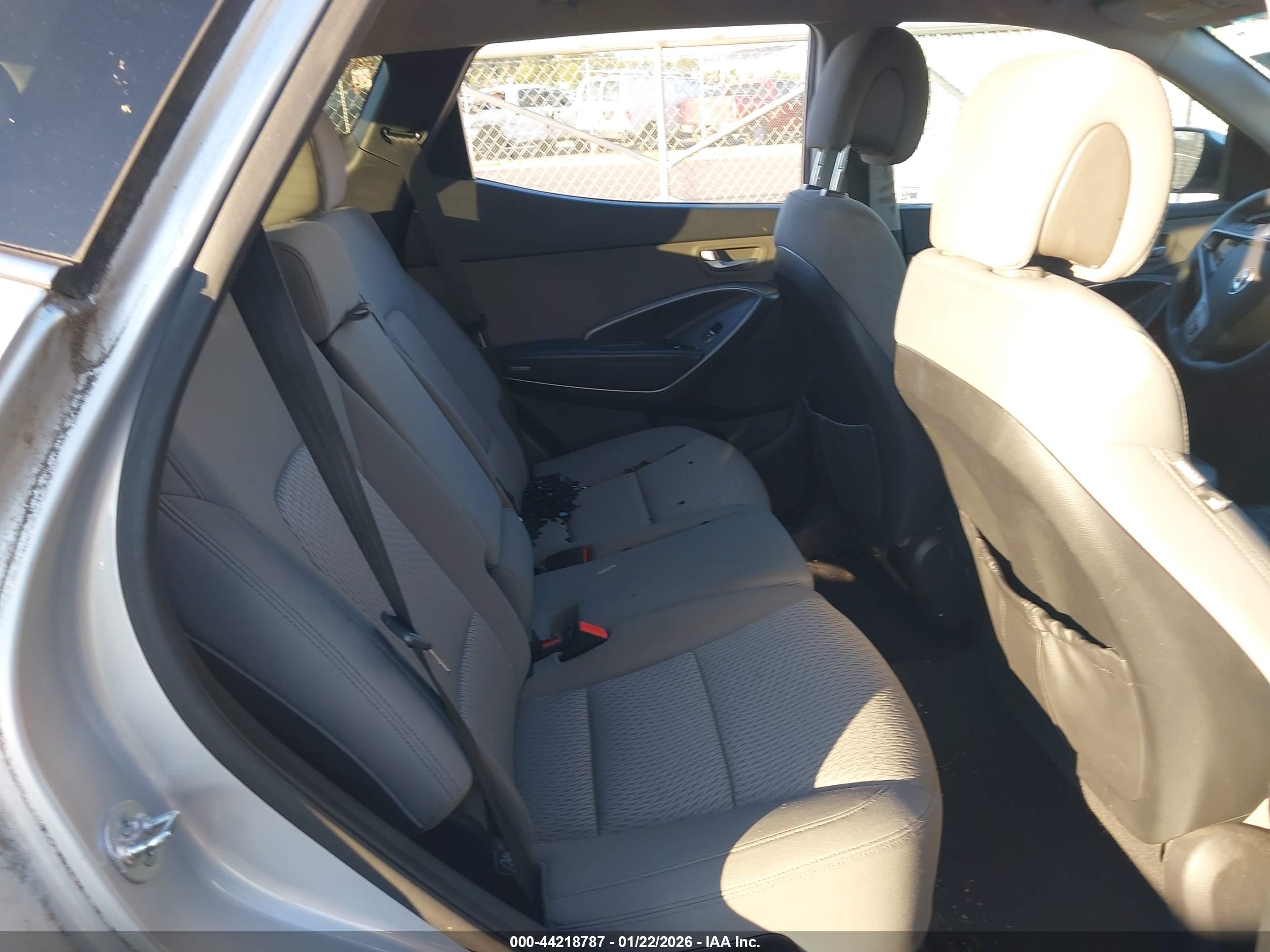 HYUNDAI SANTA image 8