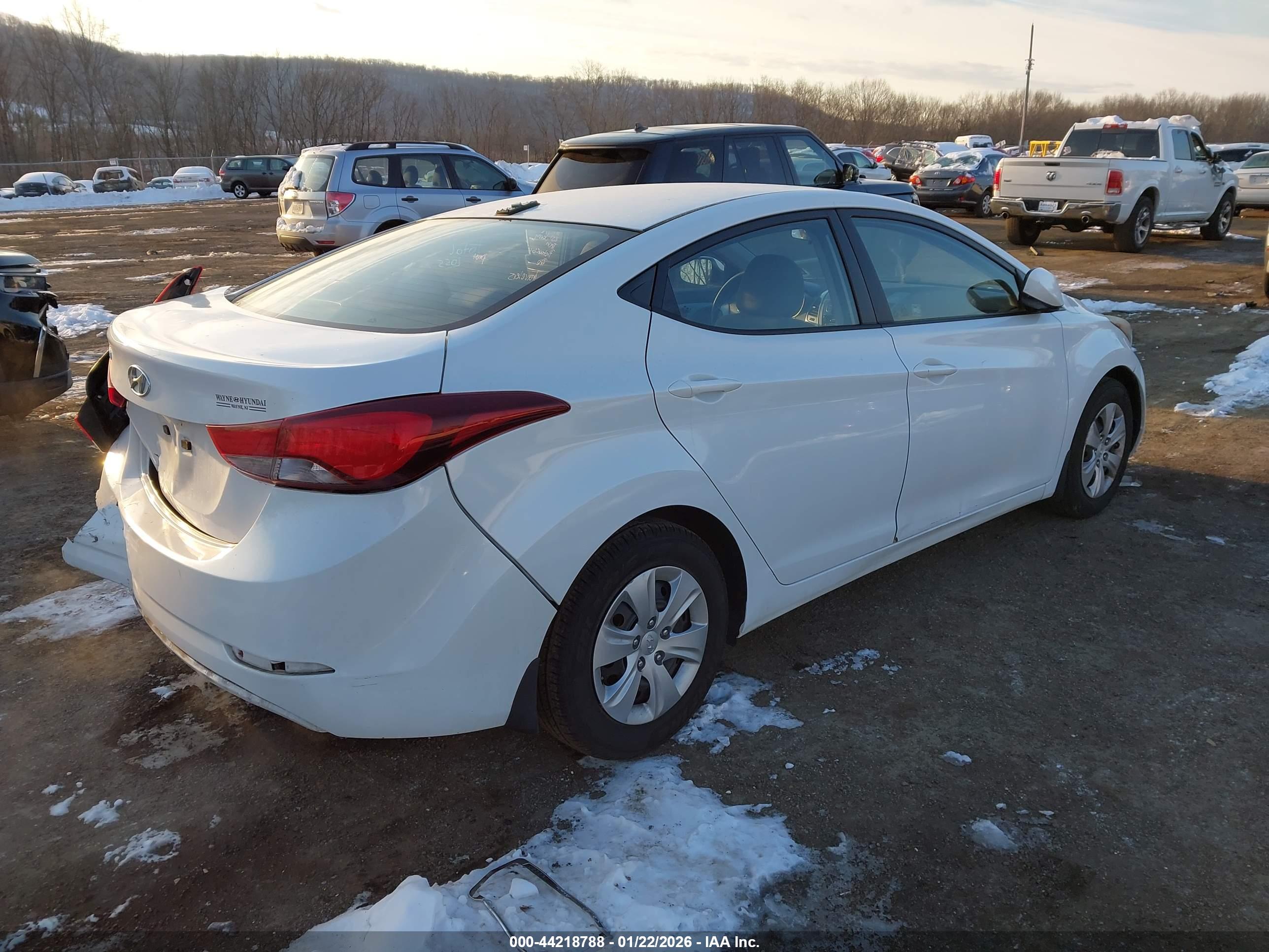HYUNDAI ELANTRA image 4