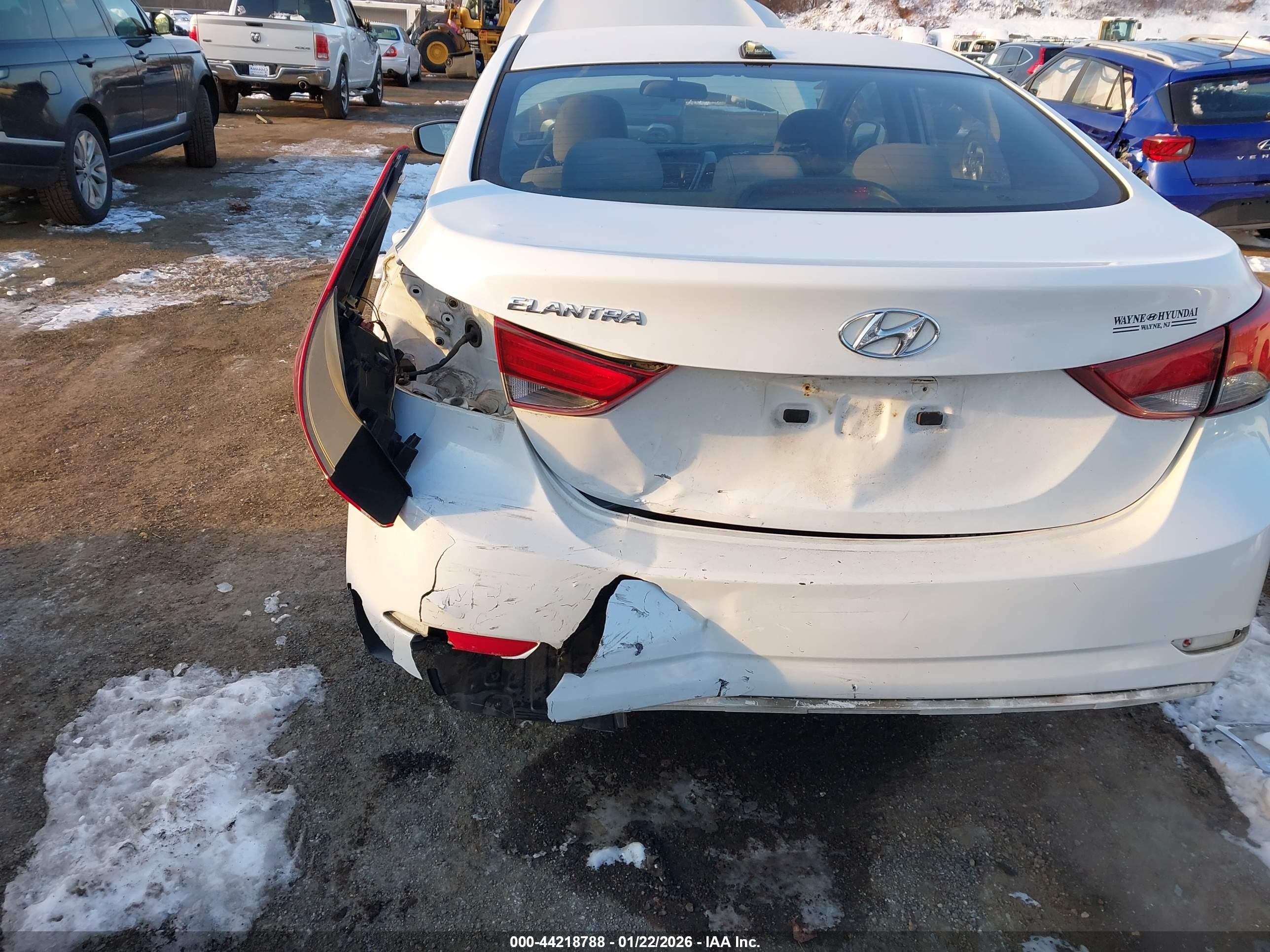 HYUNDAI ELANTRA image 6