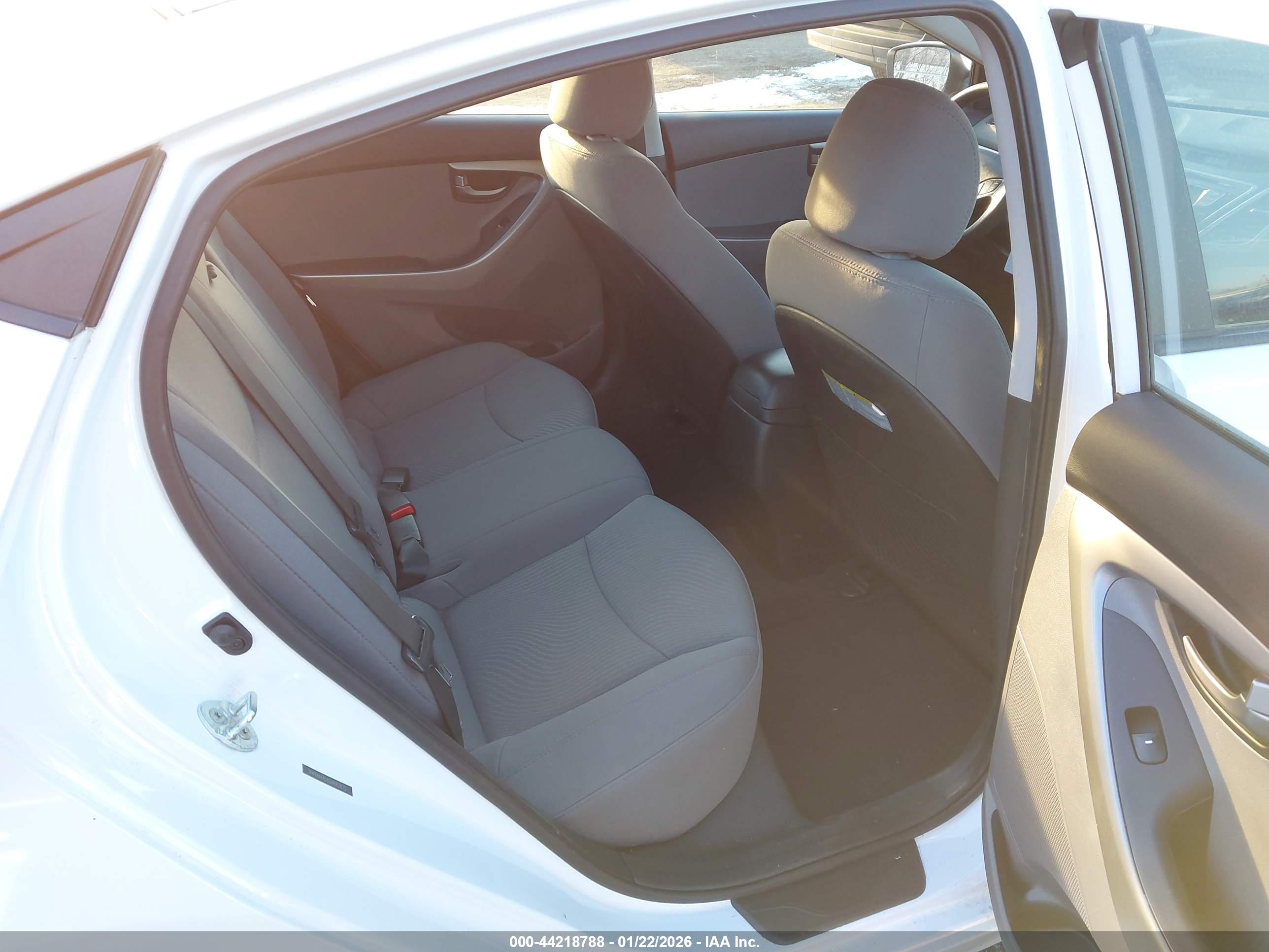 HYUNDAI ELANTRA image 8