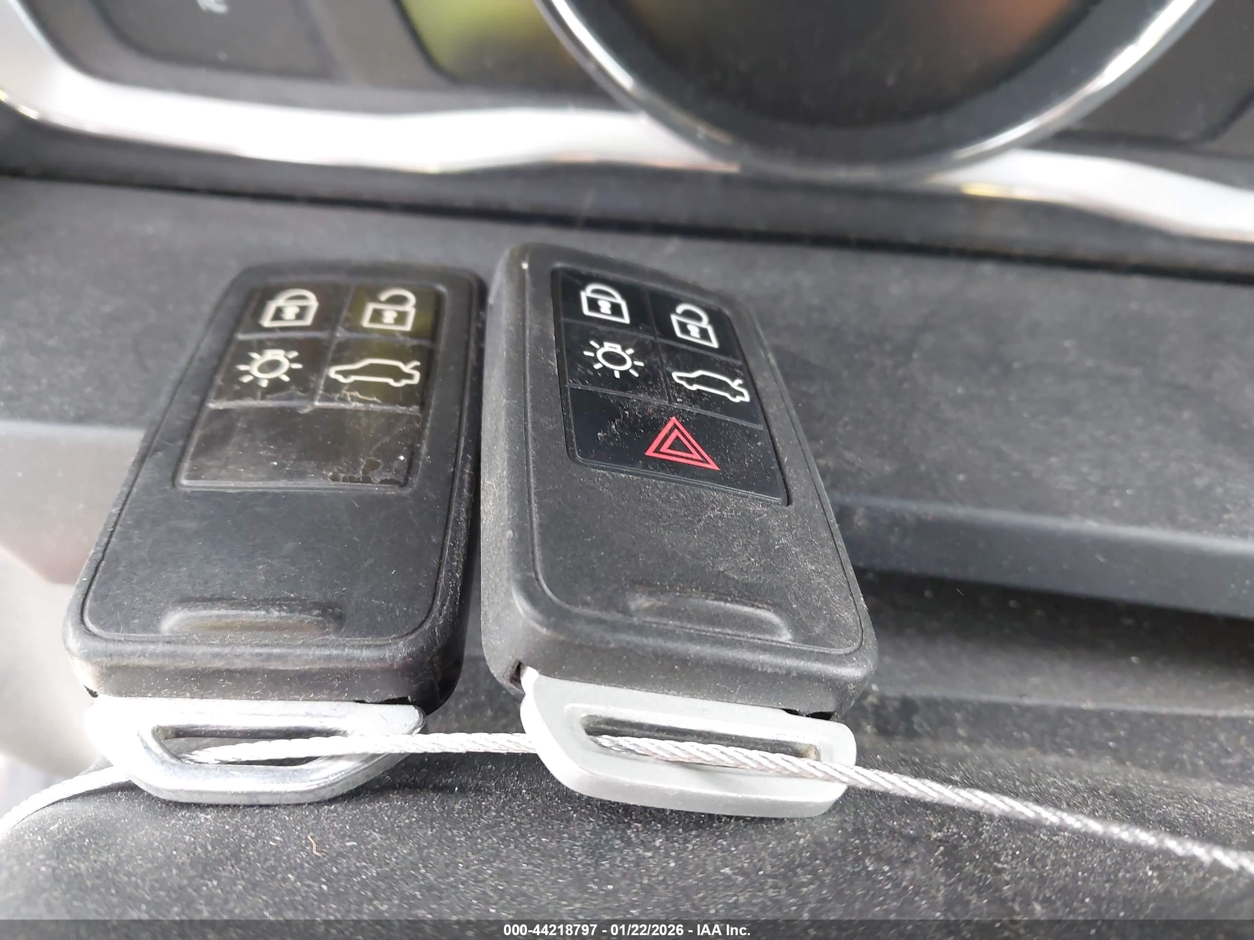 VOLVO V60 image 11