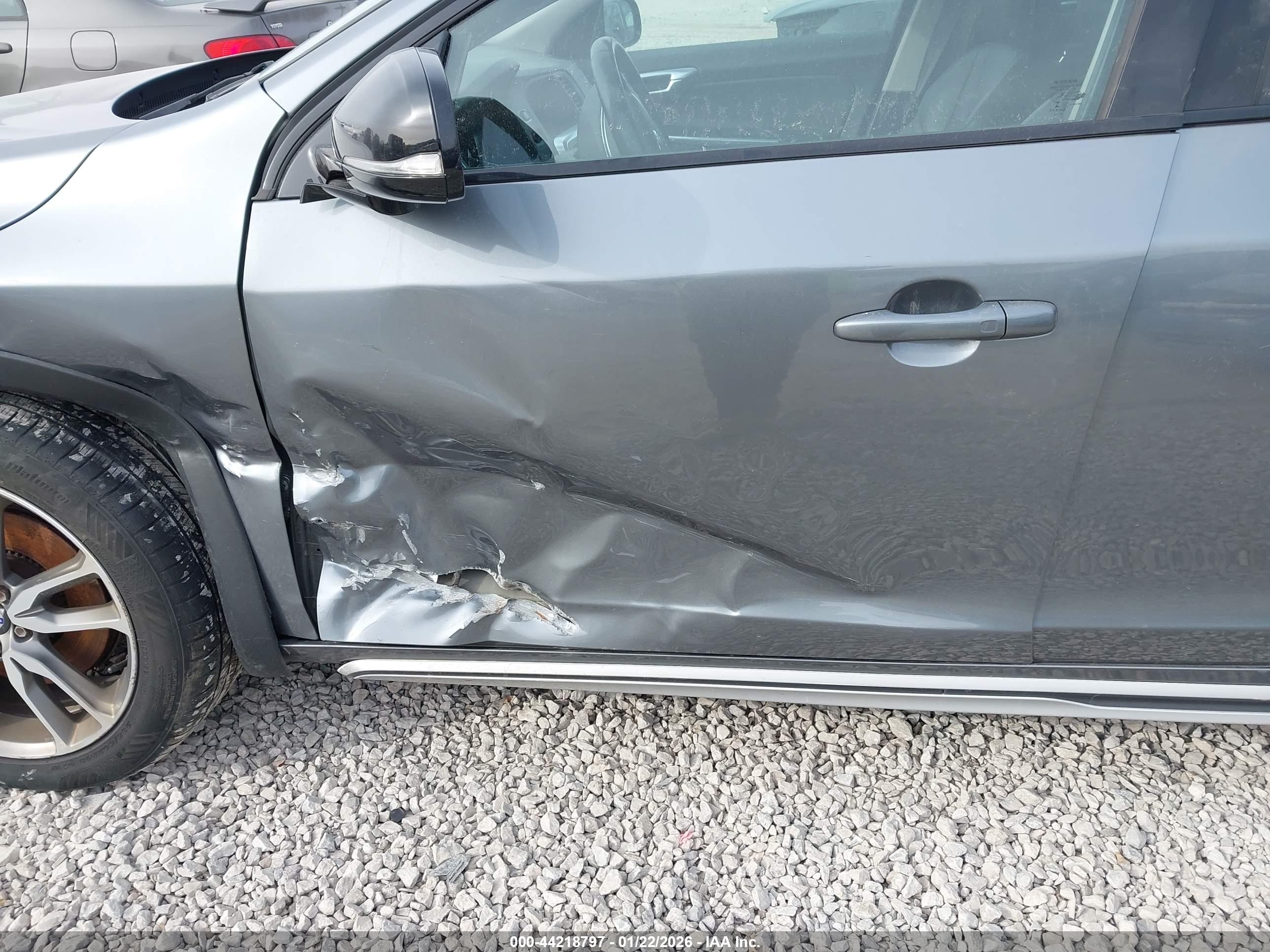 VOLVO V60 image 6