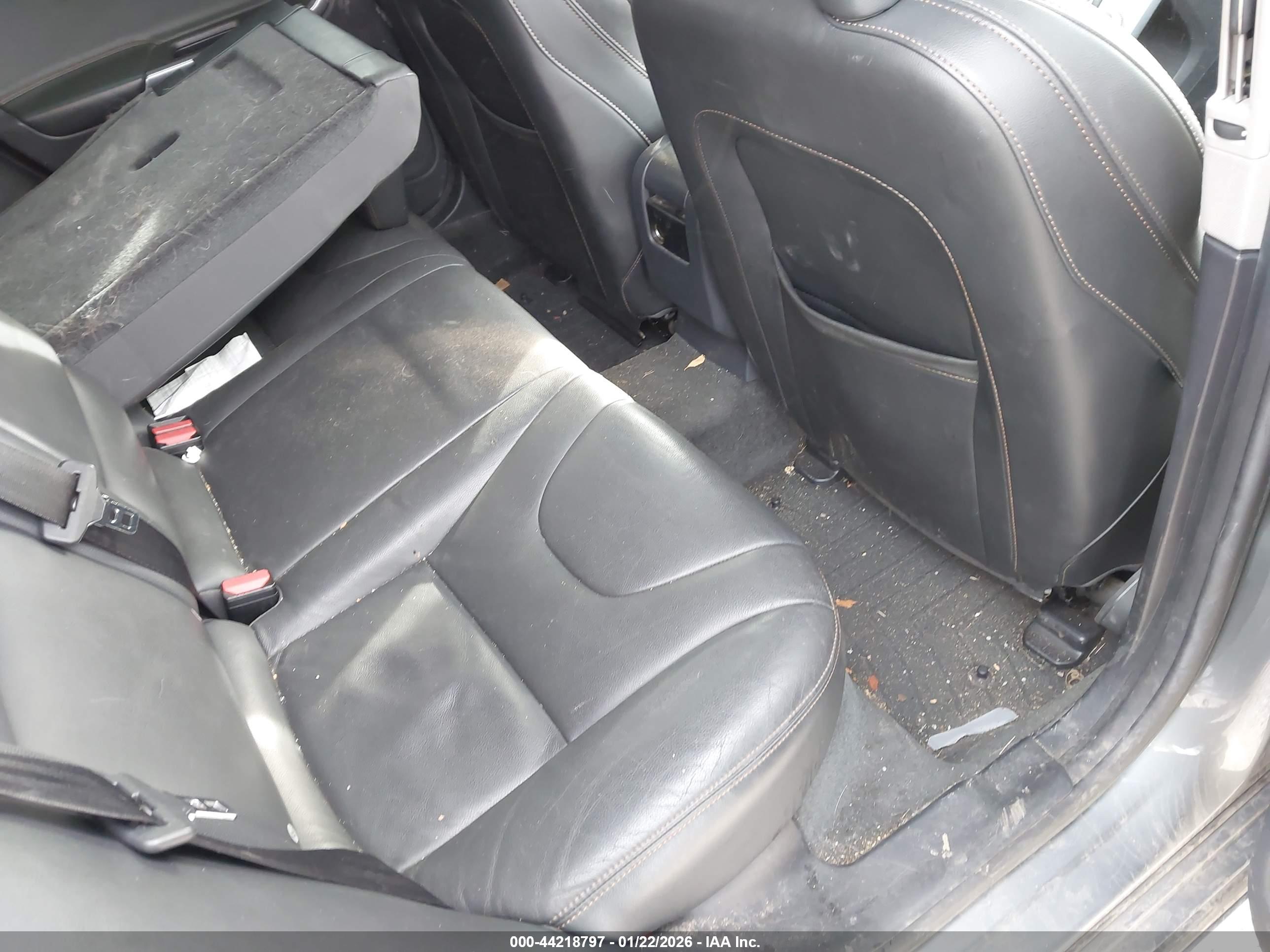 VOLVO V60 image 8