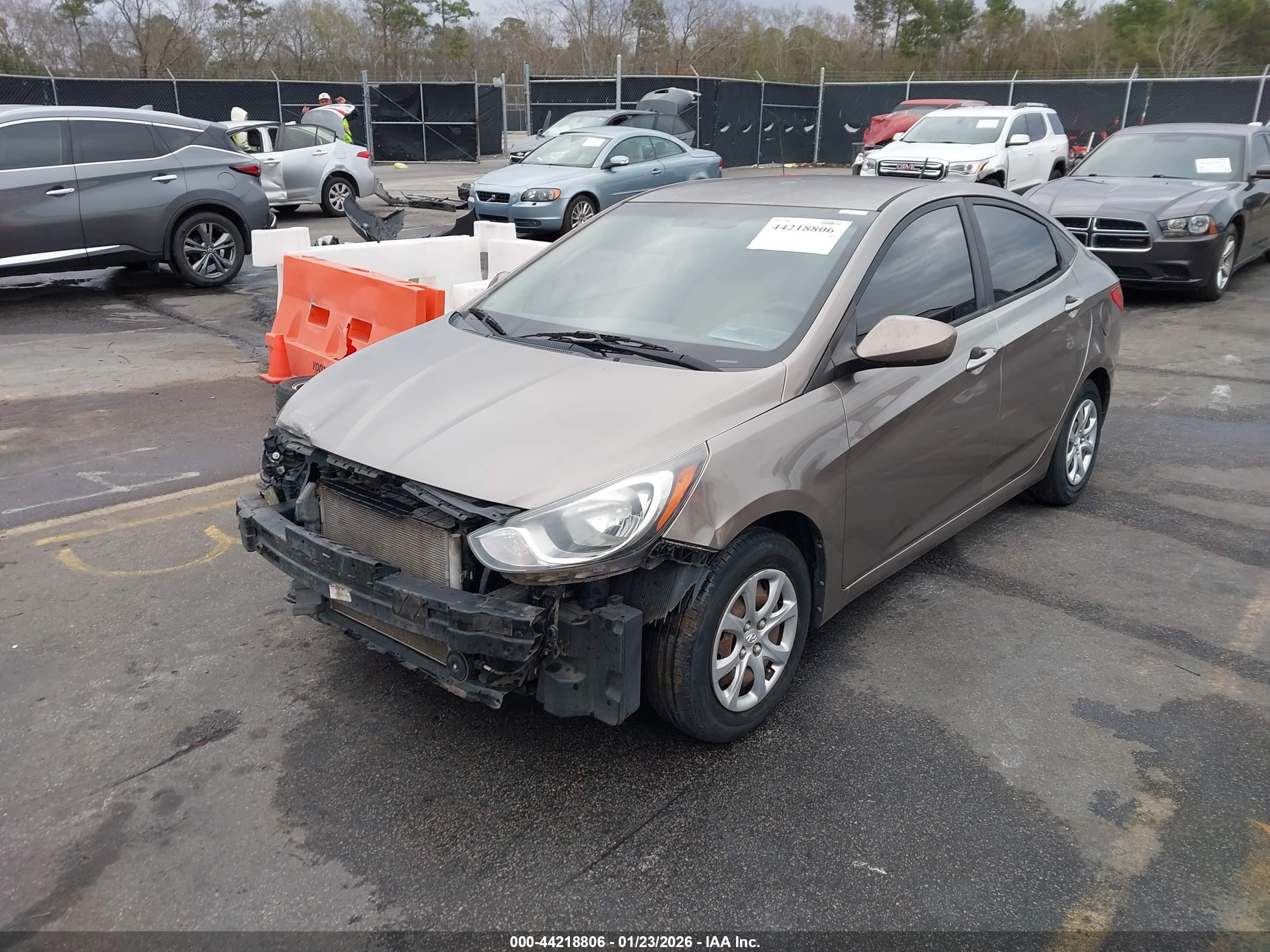 HYUNDAI ACCENT image 2