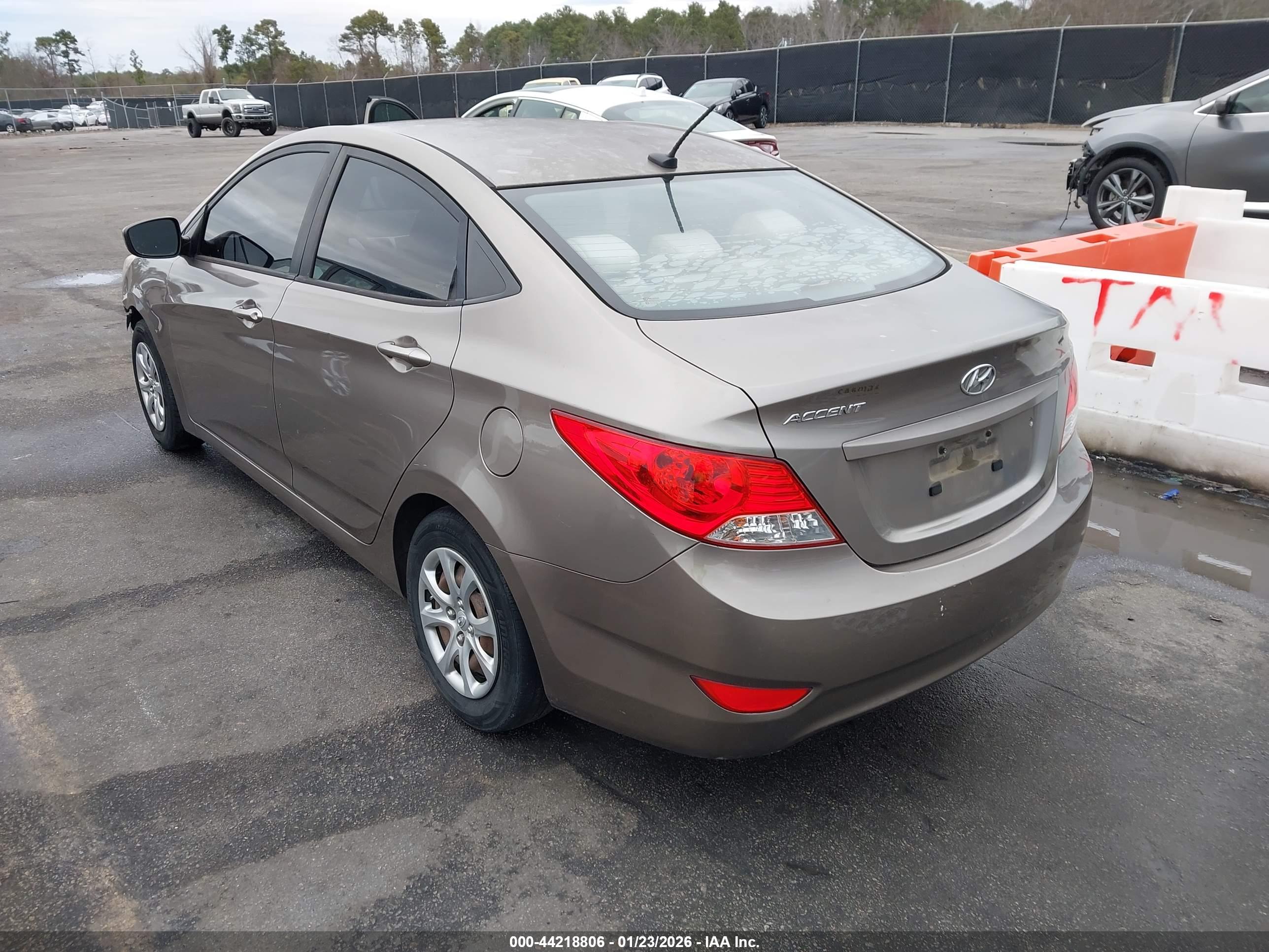 HYUNDAI ACCENT image 3