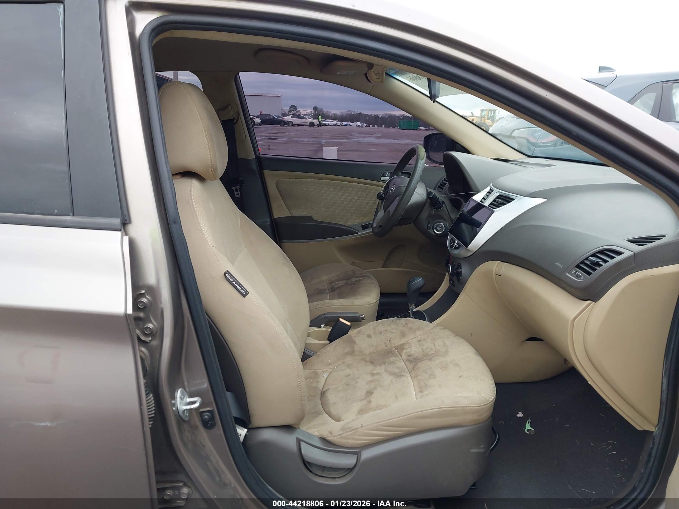 HYUNDAI ACCENT image 5